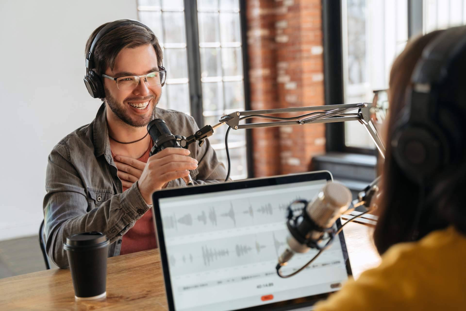 Crear un podcast de empresa es posible con Cursos Podcast