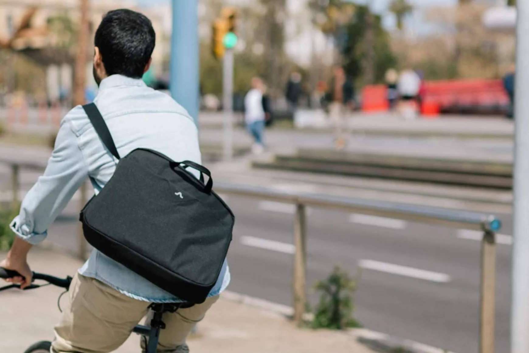 Bolsa Messenger diseñada para llevarla de lado o en la espalda, por Gauzak