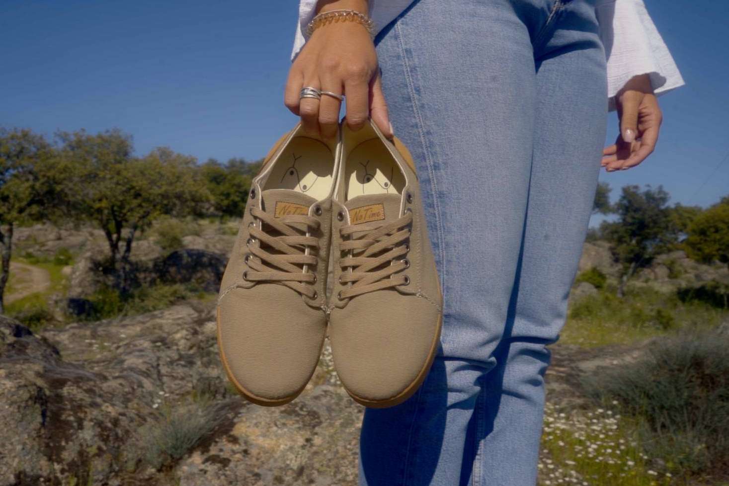 Zapatillas fabricadas con pelotas de tenis recicladas, el innovador proyecto español de NoTime