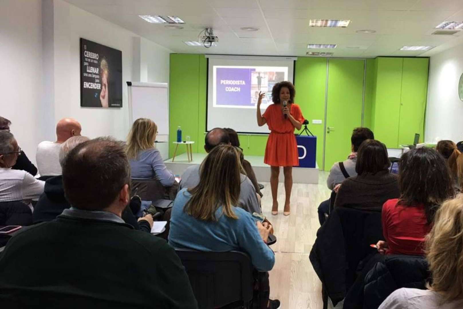 Hablar en público con seguridad con el método CEN de oratoria de Esther Nguema
