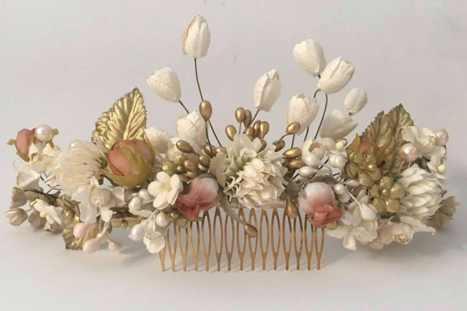 Las tiaras, coronas y tocados de novia de la diseñadora Carmen Fernández