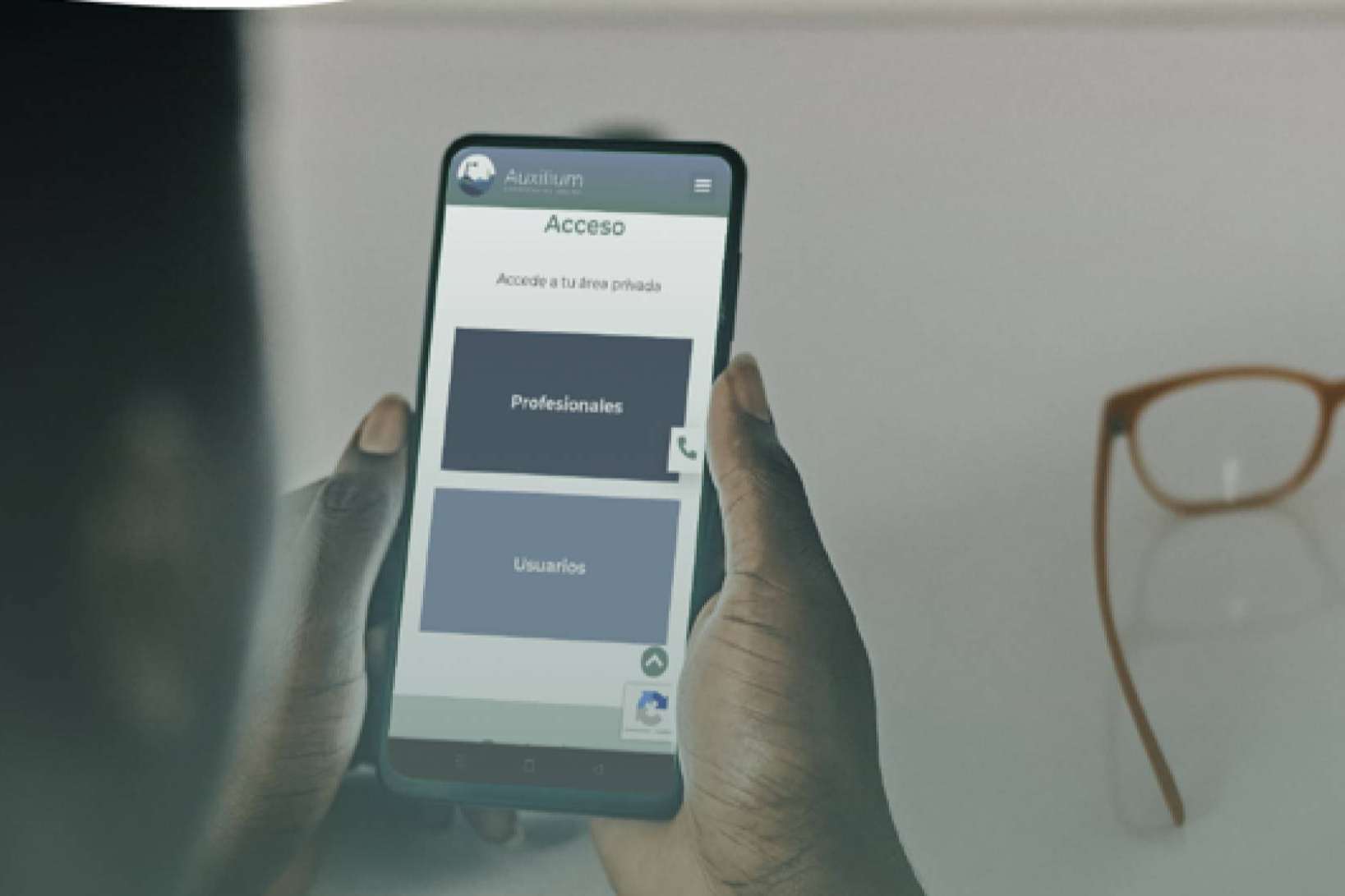 Las principales ventajas de contar con un psicólogo online en una empresa, por Auxilium