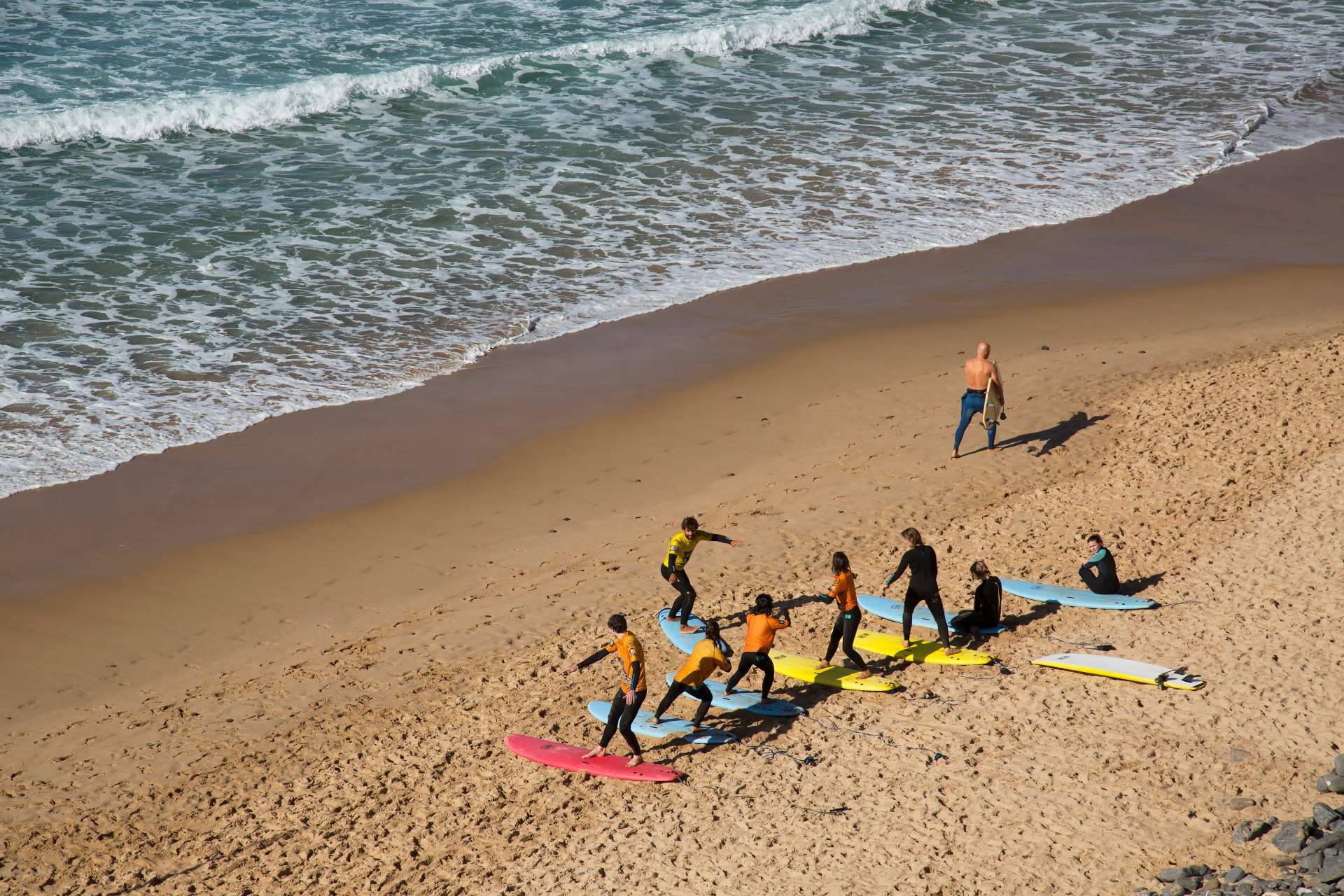 Más de 30 años de experiencia en el campamento de surf ubicado en Cantabria Ajo Natura