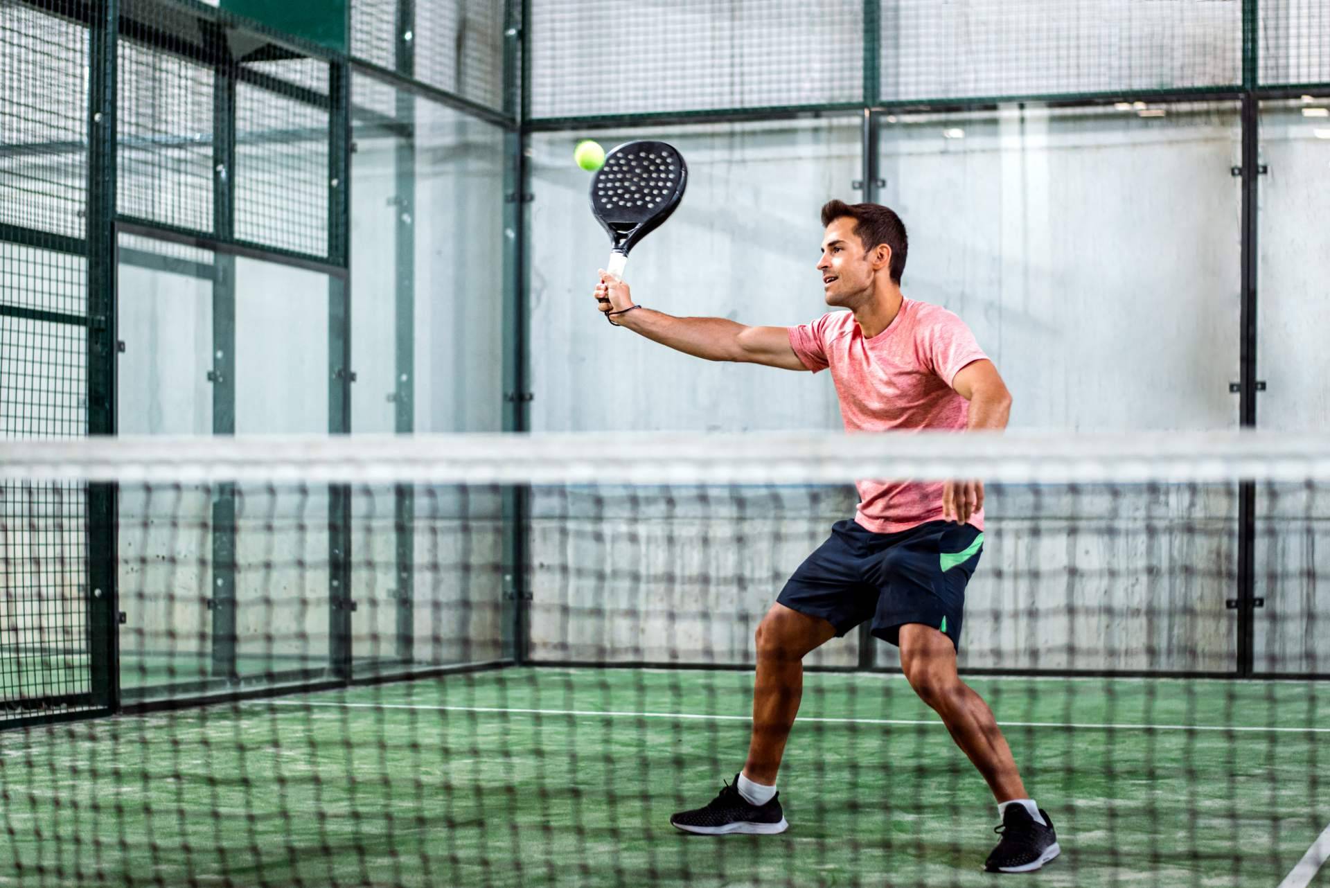 Las bolas de pádel y palas de pádel para todos los niveles que ofrece SPORT AND TREND