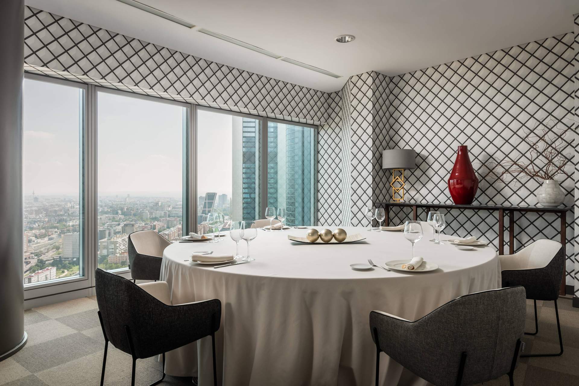 Alta gastronomía a 160 metros de altura en el restaurante Élkar en Madrid
