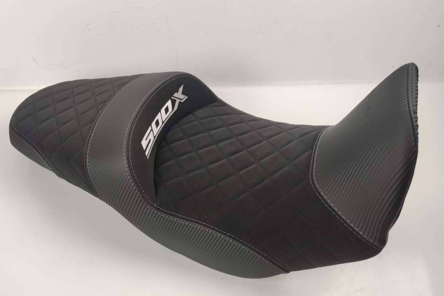 JM-FUNDAS ofrece tapizar asiento de moto