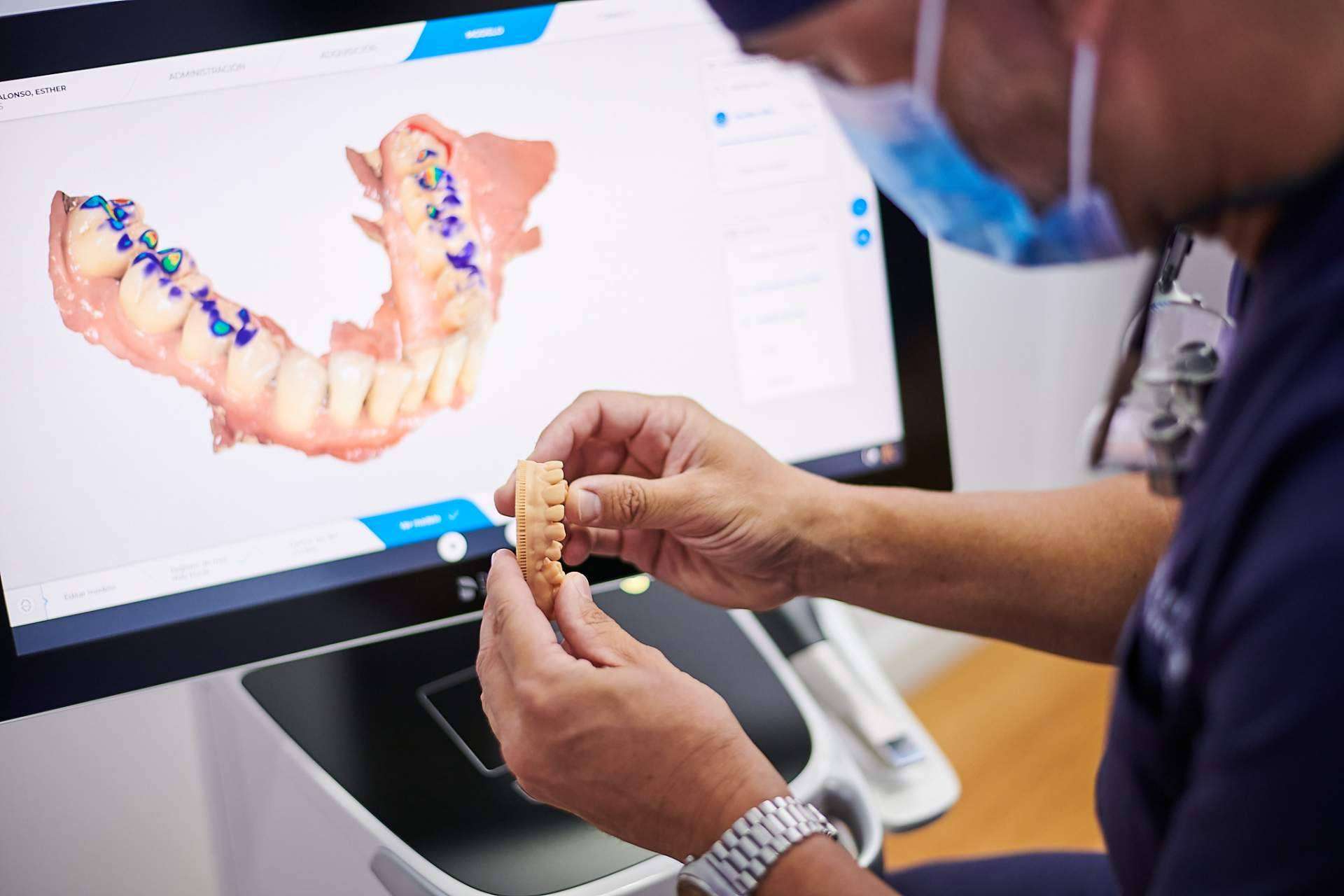 Una referencia en implantes dentales, Clínica Dental Dr. Tomás Hernán