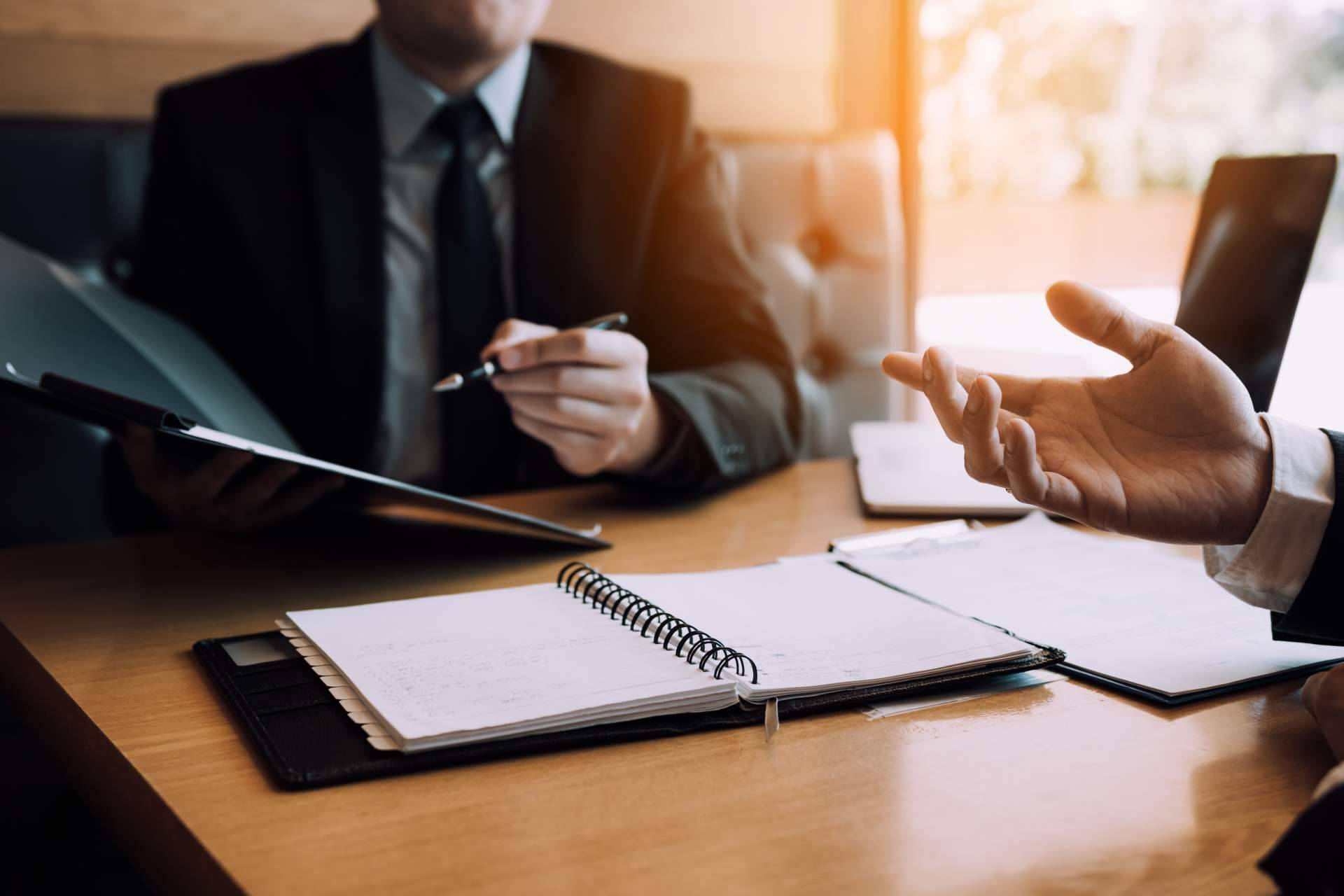 Los asesores tienen la necesidad de unirse para valorar su profesión