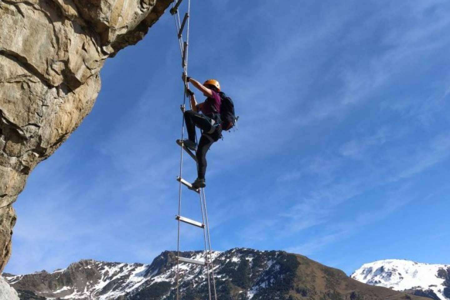 Guía y Deportes de Aventura presenta diversas rutas para practicar vía ferrata en Cataluña