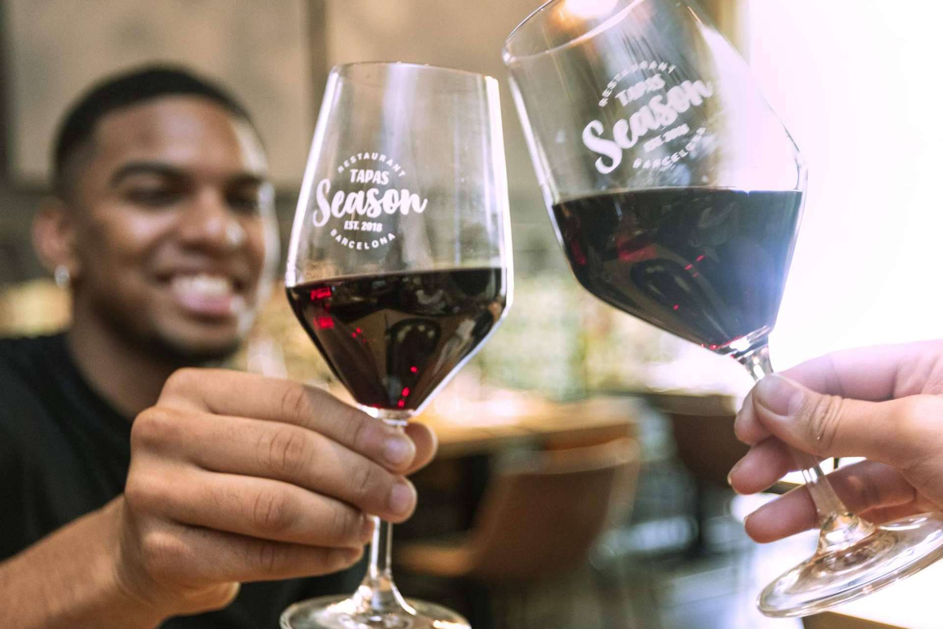 La razón por la que las tapas son ideales para compartir entre amigos