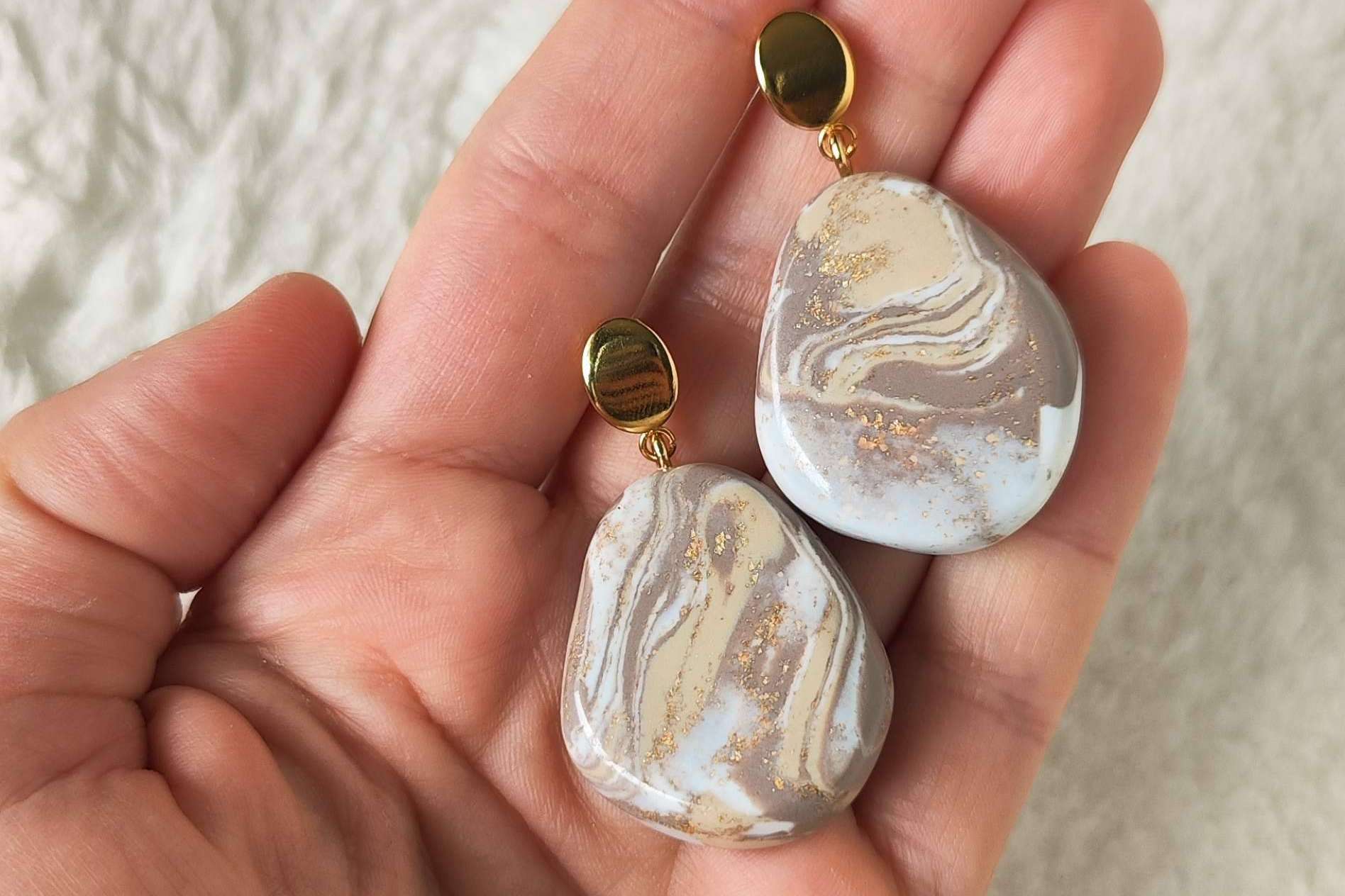 Adquirir joyas artesanales en Maialen Co., accesorios ideales para el verano