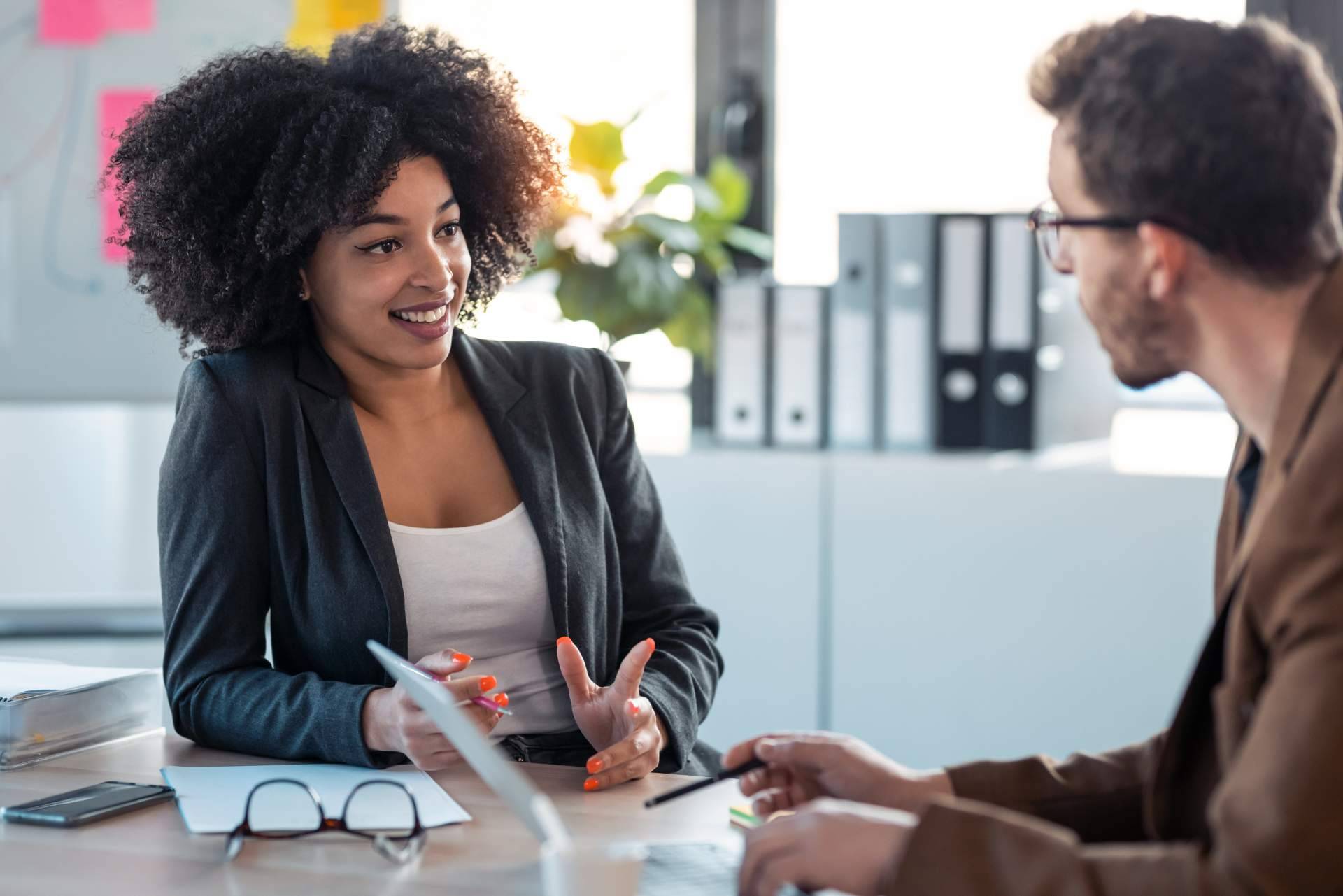 Escuela para Impresores  y la ayuda de un consultor de negocios para conocer bien a los clientes