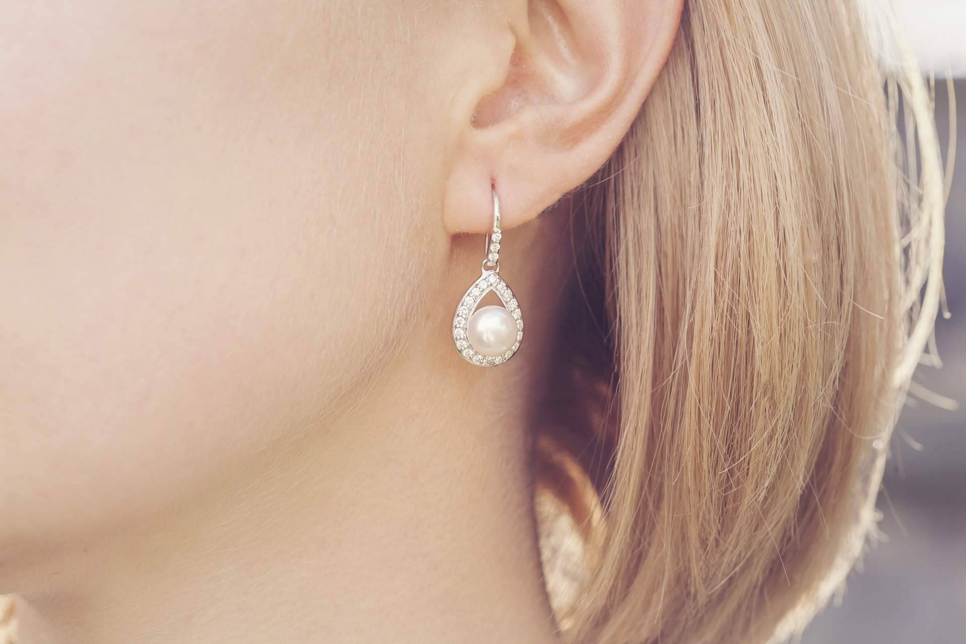 Pendientes de oro, complementos elegantes para cualquier ocasión
