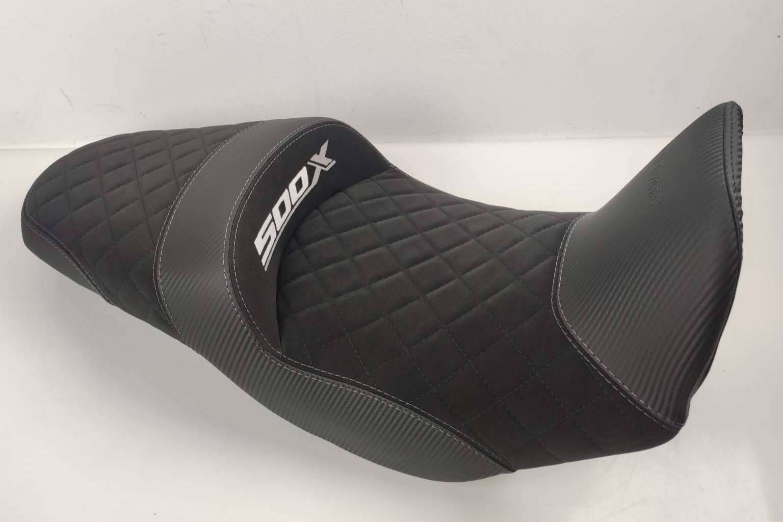 JM-FUNDAS ofrece servicio de tapizado en asiento de moto