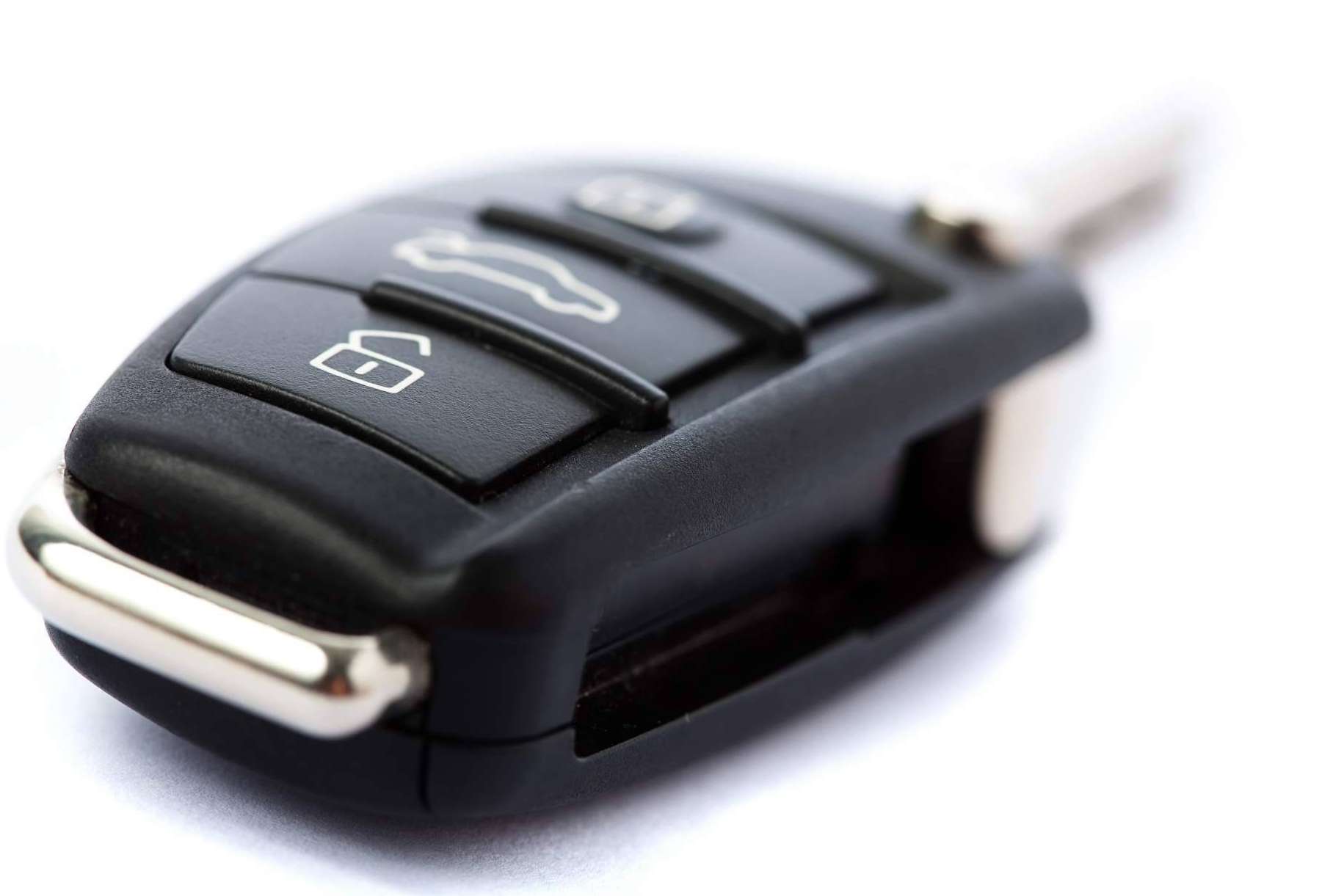 El servicio de sustitución de carcasas para llaves y mandos de coches de la empresa Eginer