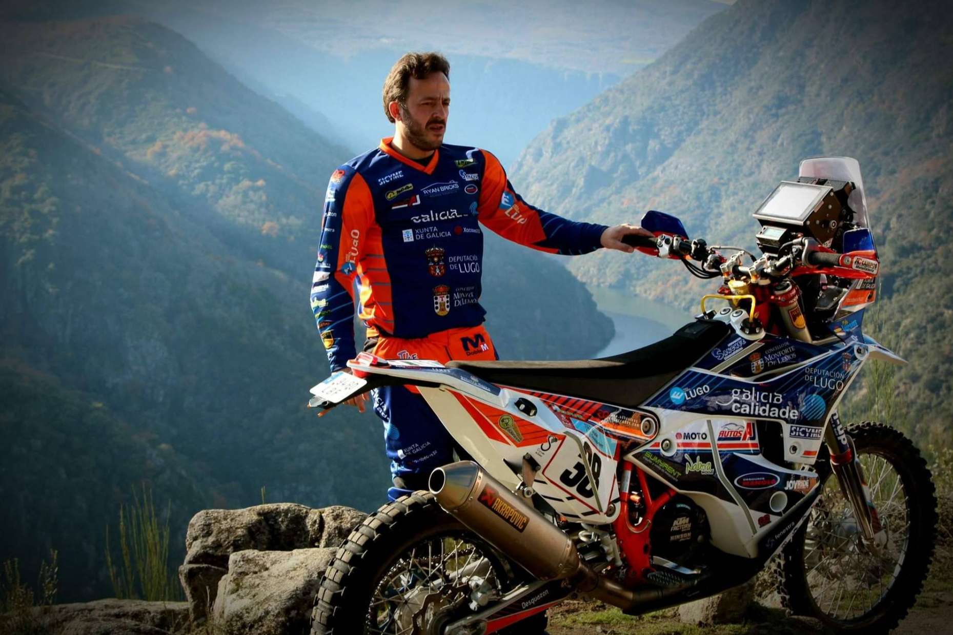 Ropa deportiva off road personalizada, de la mano de ADHESIVOSEMBARRADOS