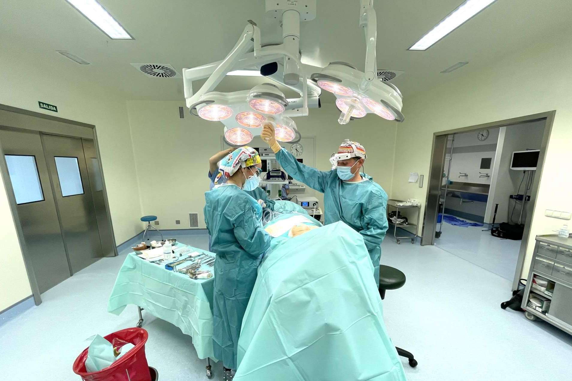 Reconstrucción mamaria para pacientes de cáncer de mama, con el Doctor Álvarez