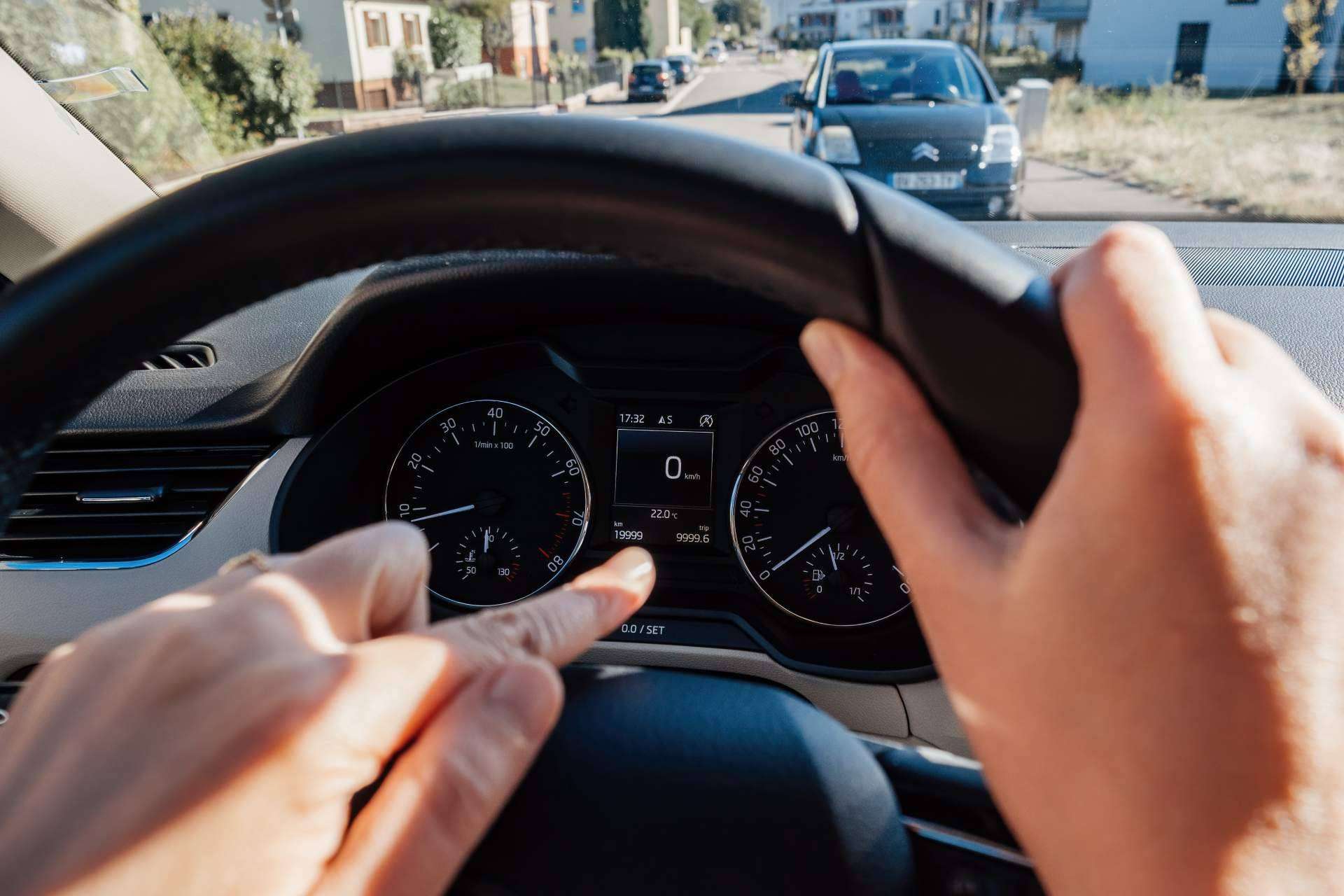 Inforautos explica cómo descubrir si se ha manipulado el kilometraje de un coche