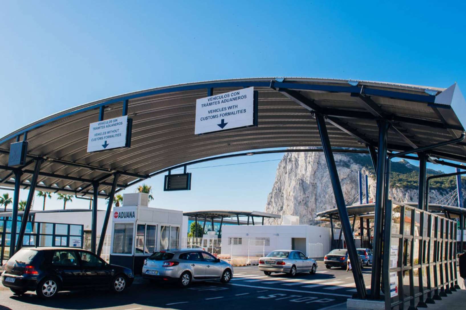 Beneficios de elegir una cubierta autoportante, con APIMET