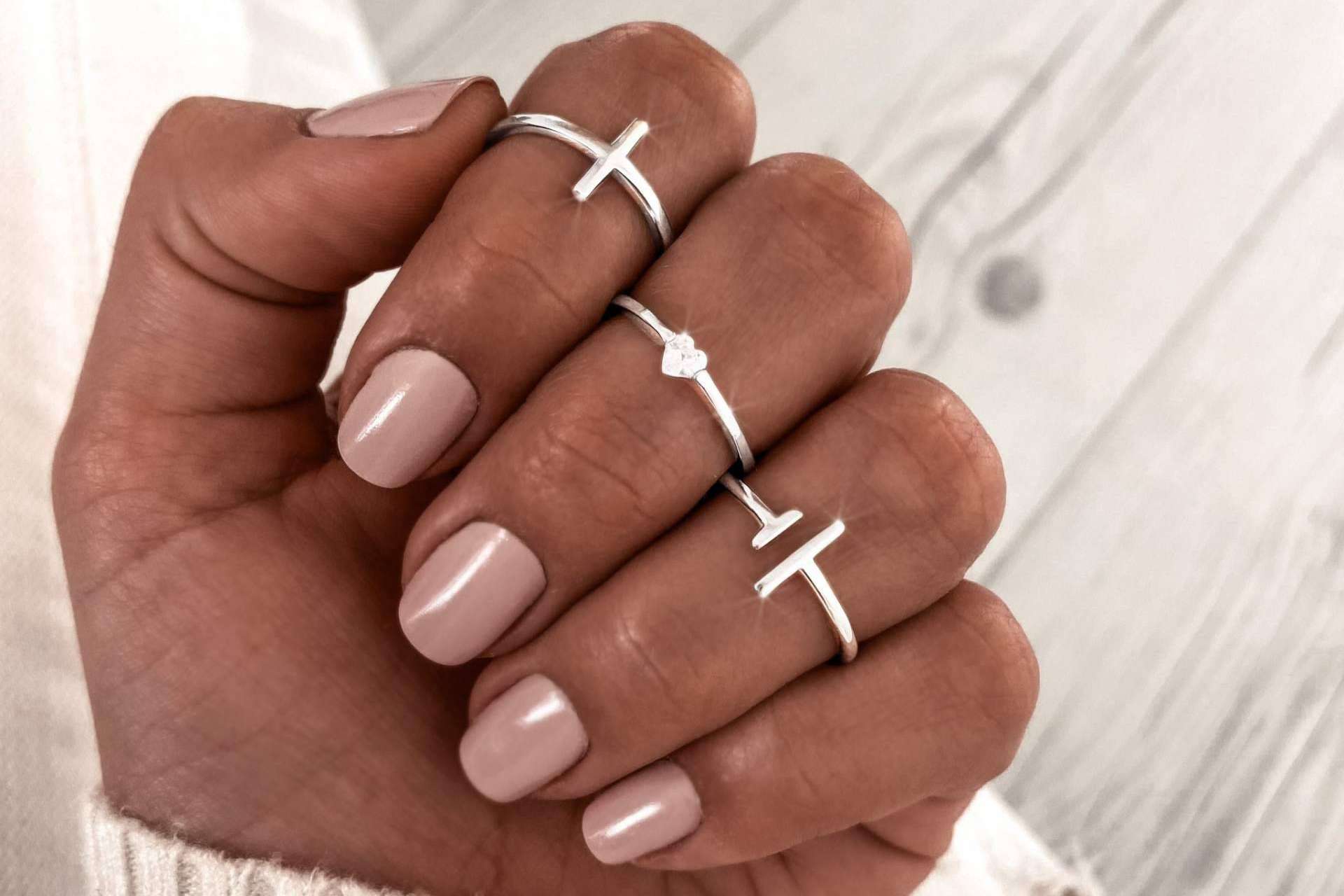 El catálogo de Le Petit Marie incluye una colección de anillos de plata de alta calidad