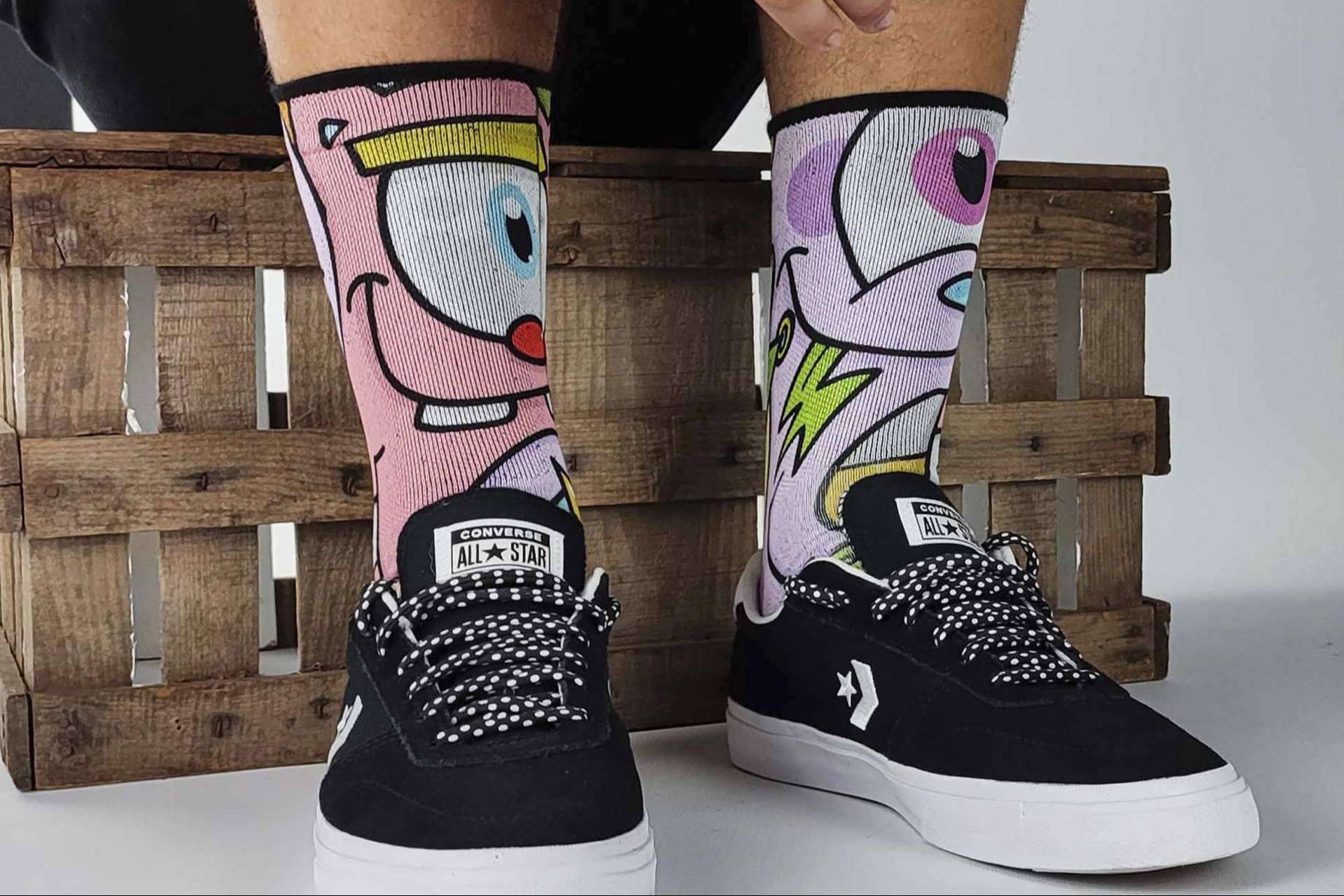 Vestir arte urbano con los calcetines divertidos de ISOKISI