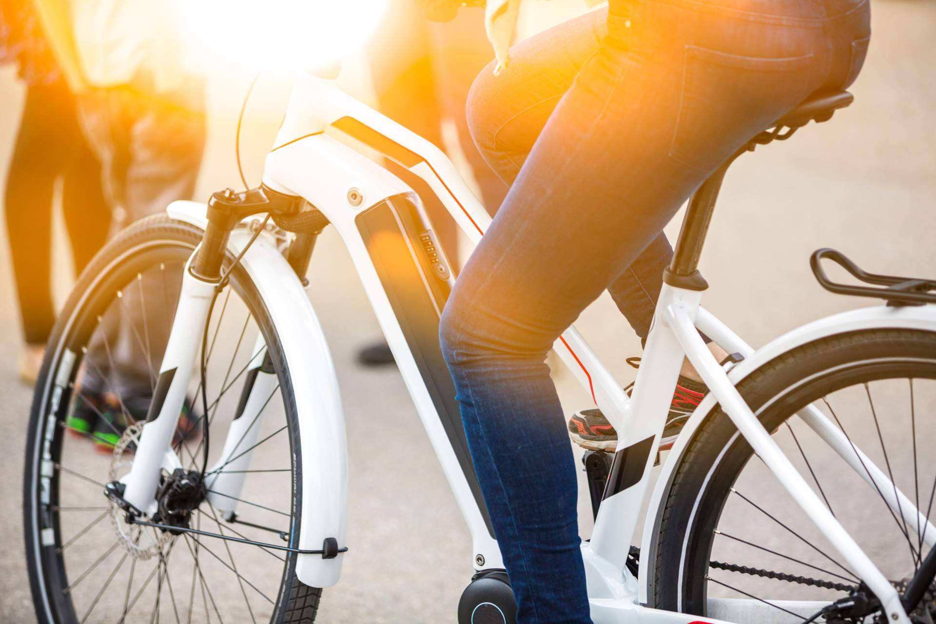 Las bicicletas eléctricas de Emotobike permiten recorrer la ciudad y ahorrar gasolina