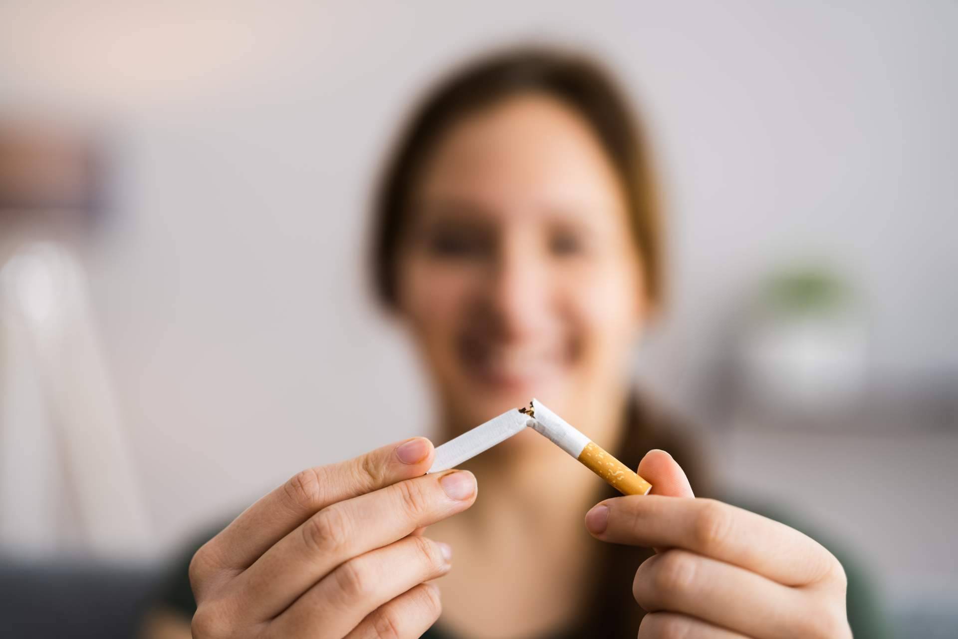 Los fumadores crónicos cuentan con la sofrología y la neurociencia como herramientas para dejar de fumar, con Libre de Tabaco