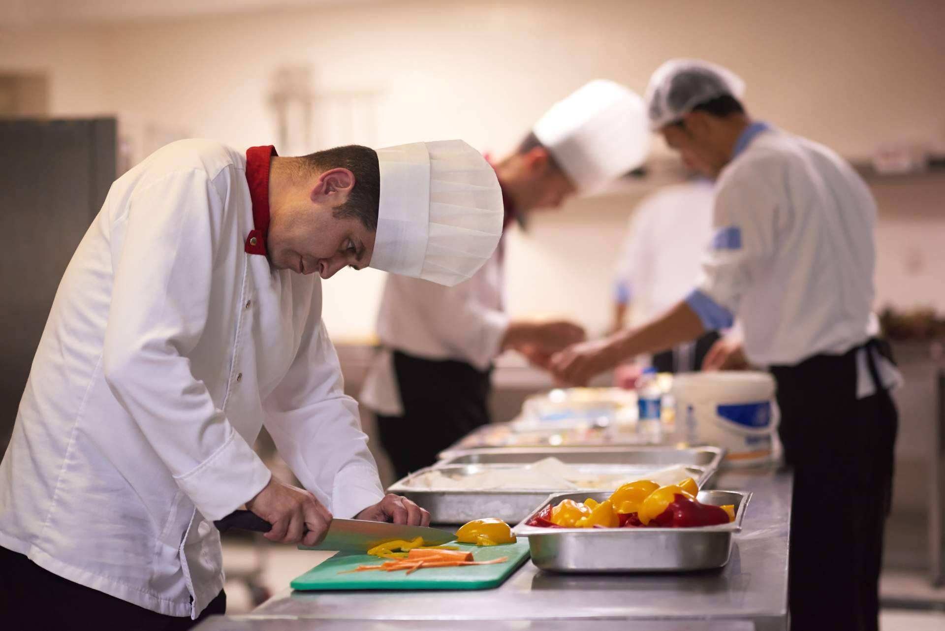 La importancia de contar con un software de gestión en las residencias de ancianos, los menús saludables de No Problem Cooking