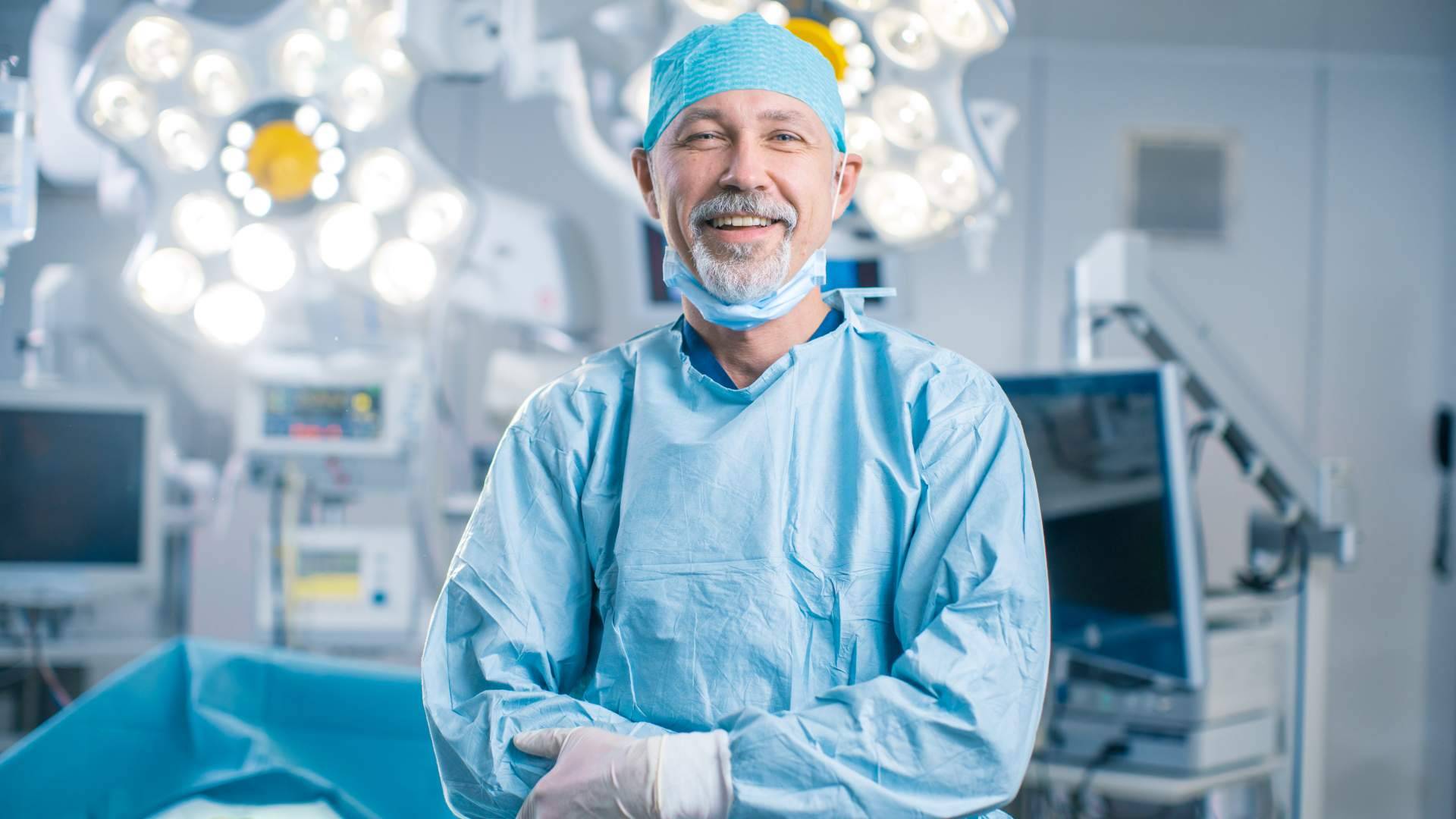El Doctor Carlos Morales y su novedoso tratamiento láser de la hernia discal