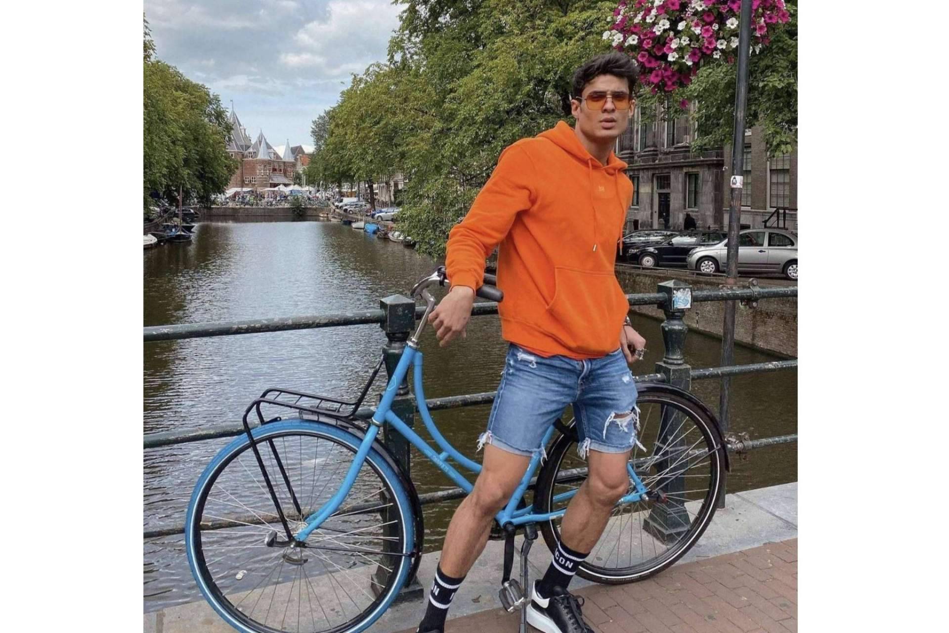 El joven cubano, modelo y creador de contenido, Yunier Acosta, se abre camino al mundo del emprendimiento