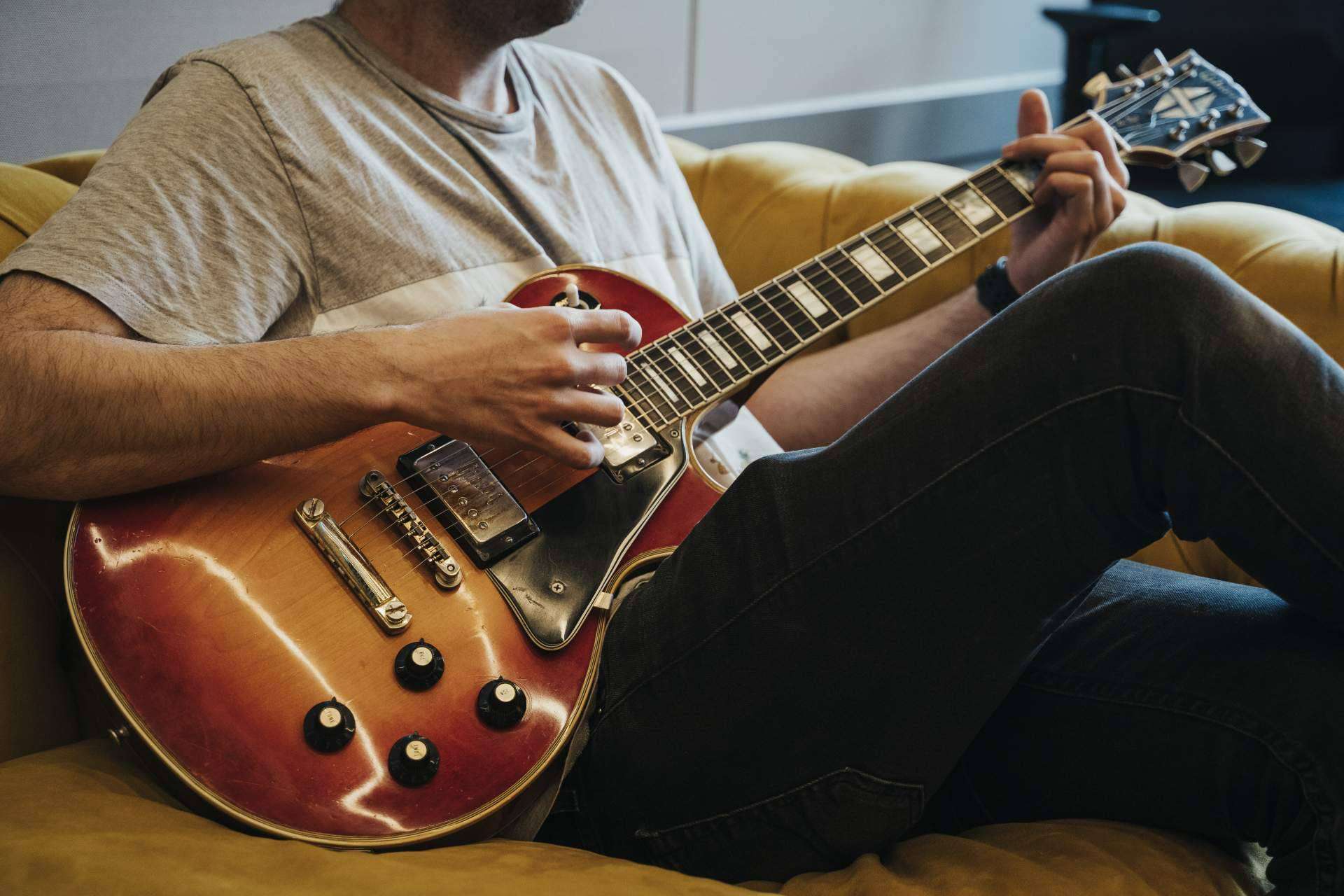 Cómo superar un bloqueo creativo y escribir buenas canciones