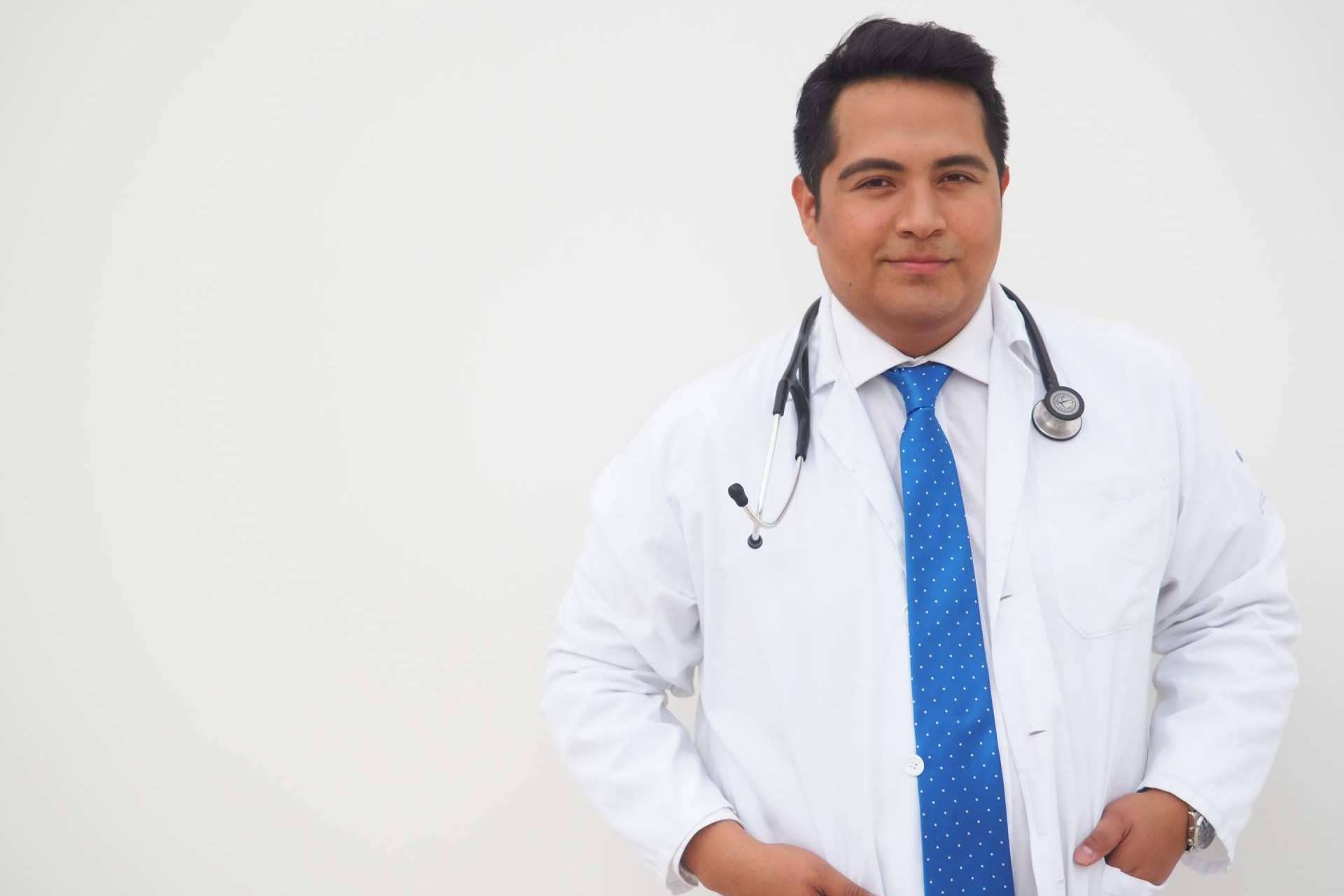 Conocer al Dr. Espinosa Custodio y cuáles son los beneficios de la técnica FUE-DHI