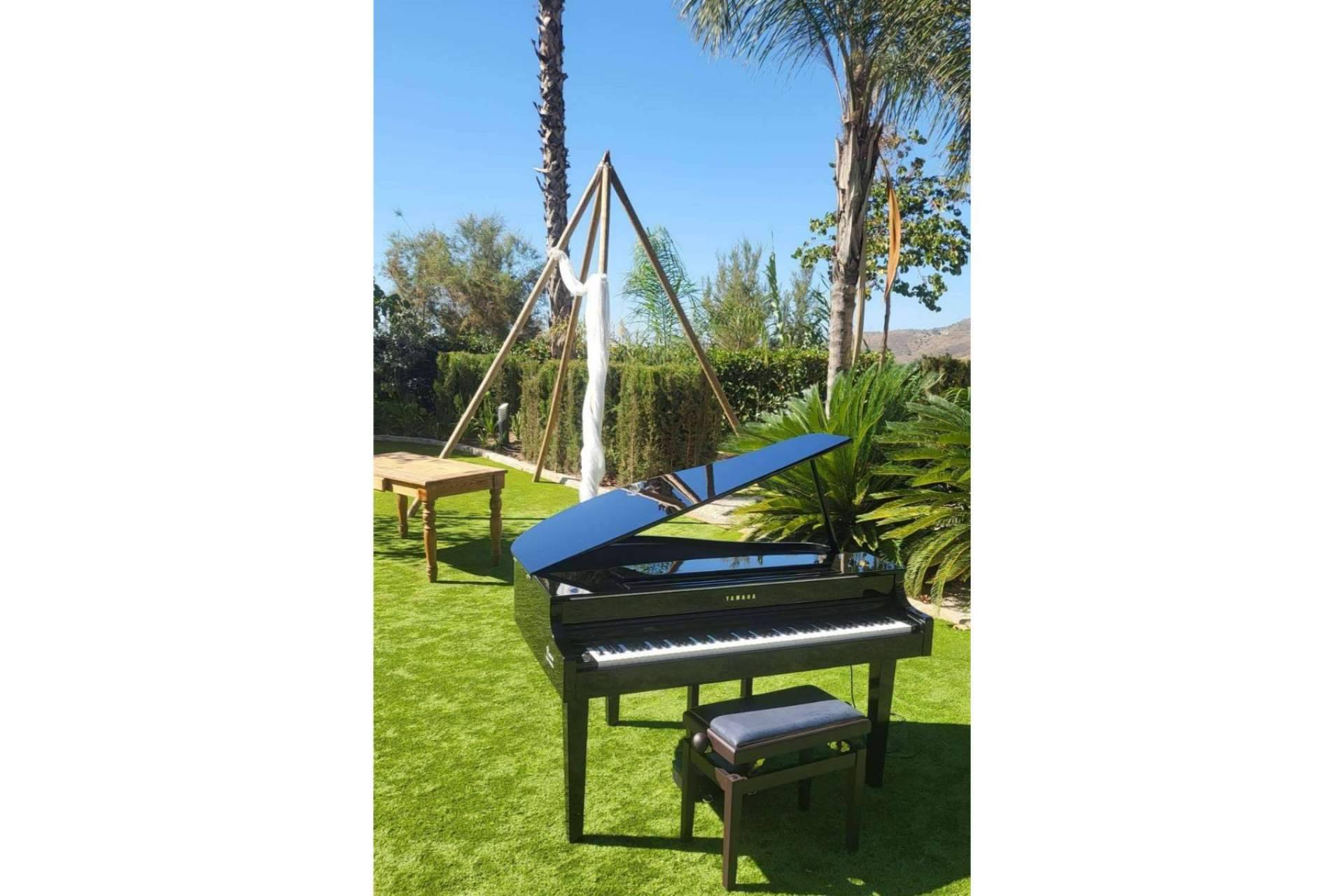 Alquiler de piano con o sin pianistas para un evento de empresa, de la mano de Piano Para Eventos