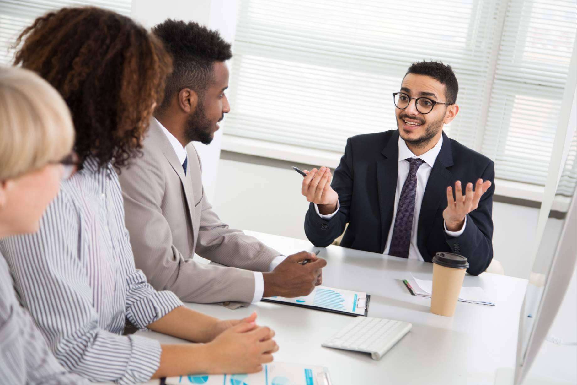 Euterpe Translations y los servicios de interpretación simultánea con el equipo de expertos