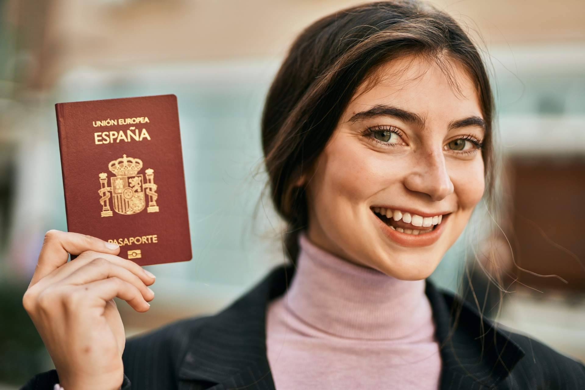 La nueva Ley de Memoria Democrática permite a los nietos de españoles obtener la nacionalidad española