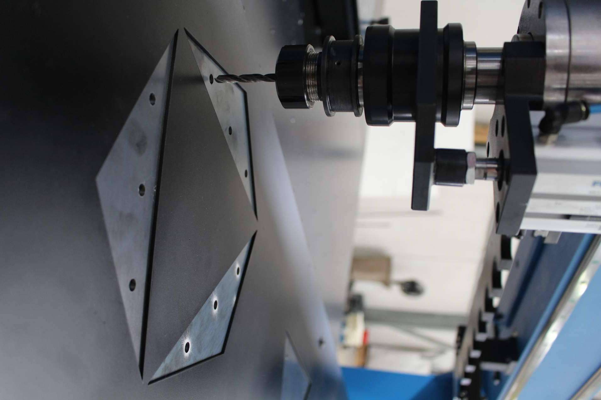 Centro de taladrado/roscado CNC en CMA Machine Tools