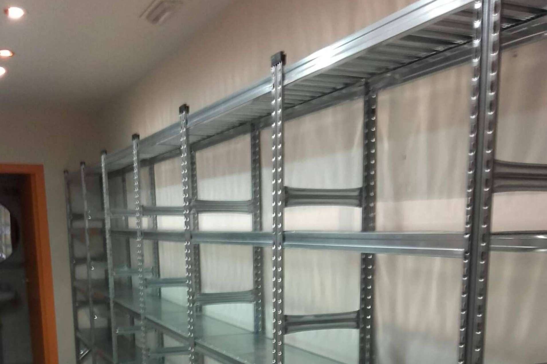 OfficeDeco presenta las estanterías metálicas perfectas para la oficina