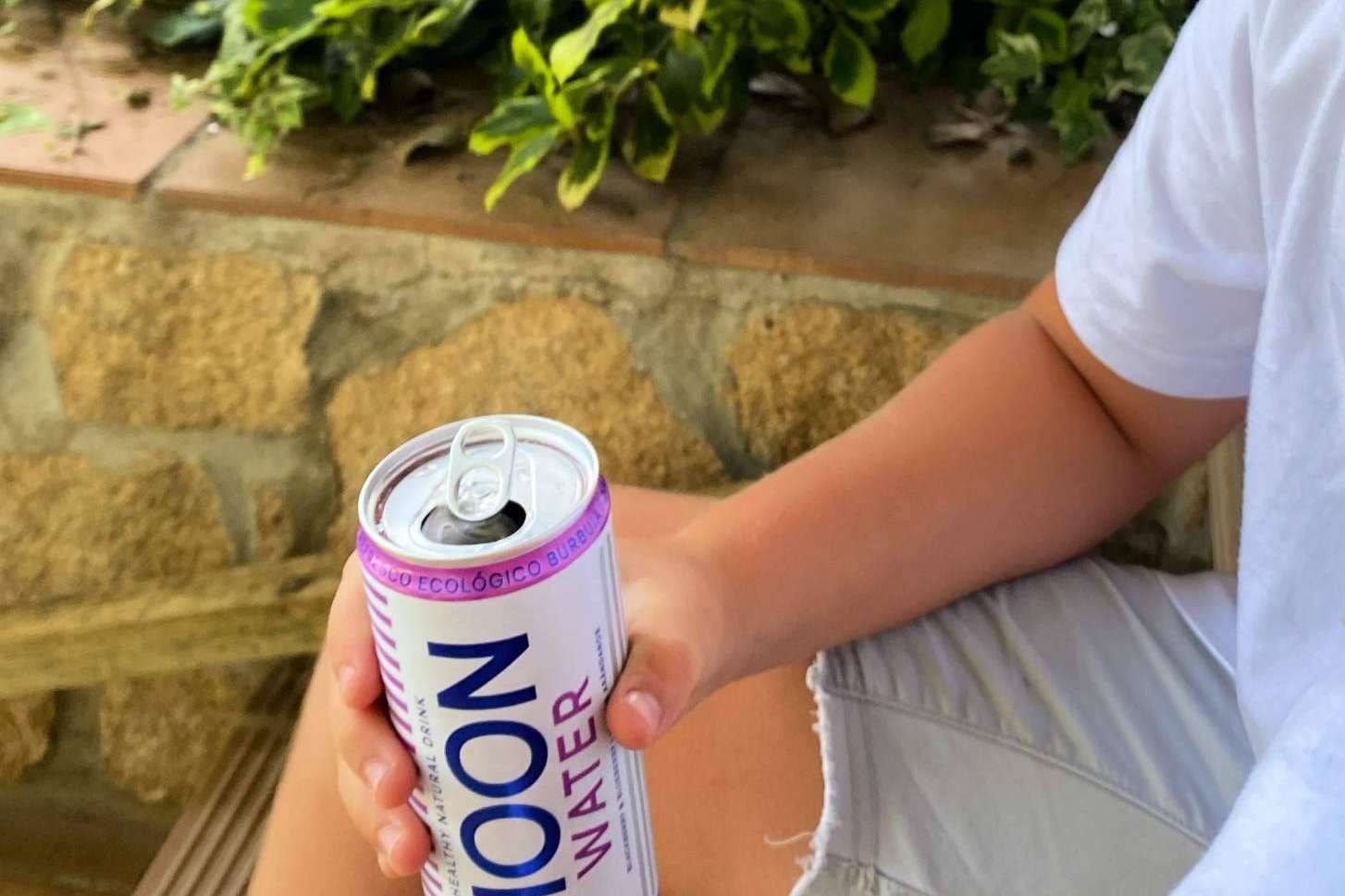La marca de refrescos saludables MoonWater apoya el consumo responsable