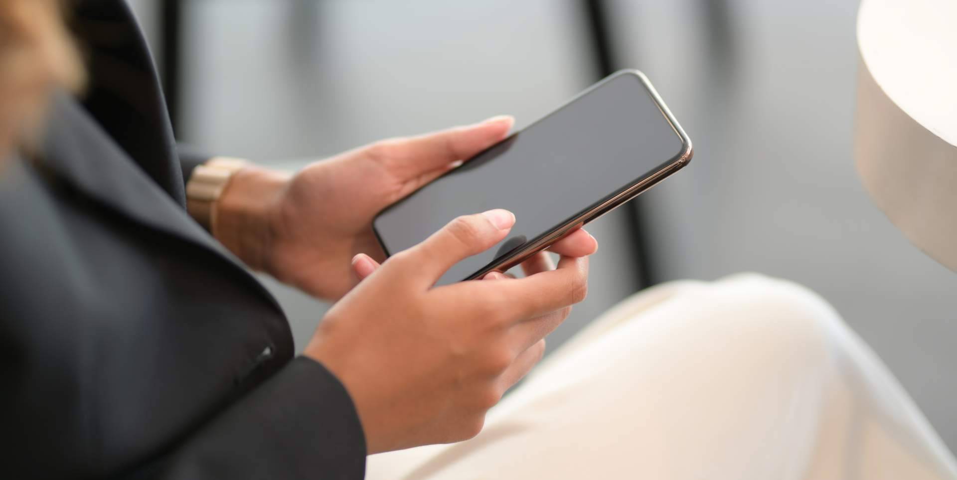 En qué consiste la estrategia de venta de MercApp apoyada en WhatsApp