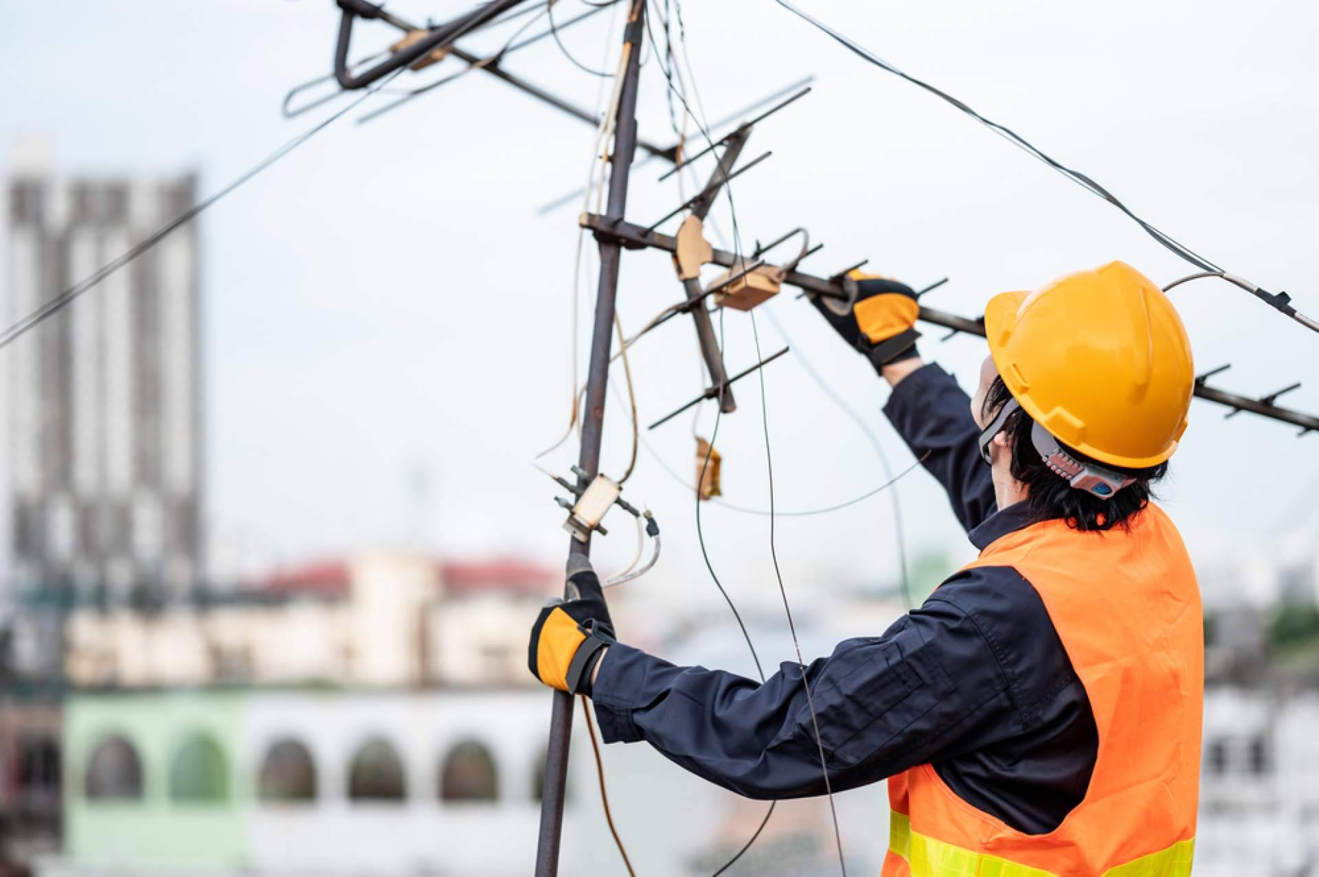 Antenistas Valencia ofrece el servicio completo para la instalación y reparación de antenas TDT