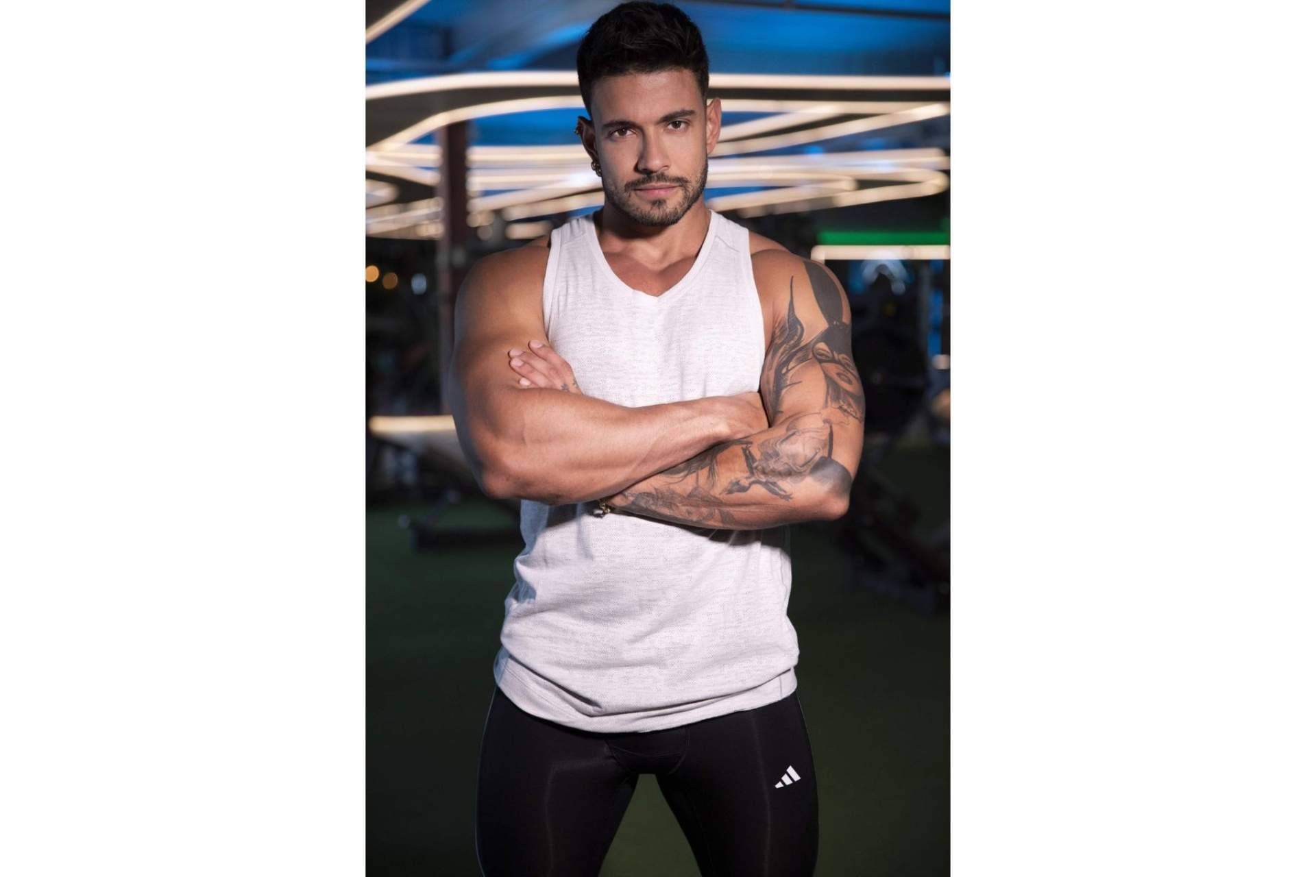 El influencer Alejo Ospina explica los beneficios de su app para entrenar en casa