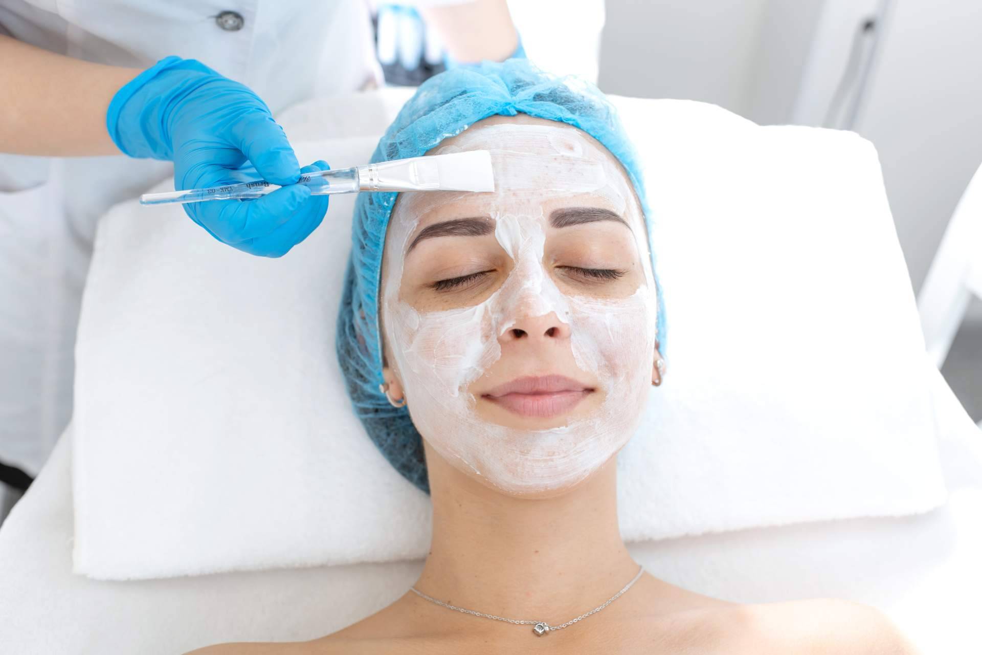 ¿En qué consiste y cuáles son las bondades de la yesoterapia facial?, por Crina Rus Beauty Center