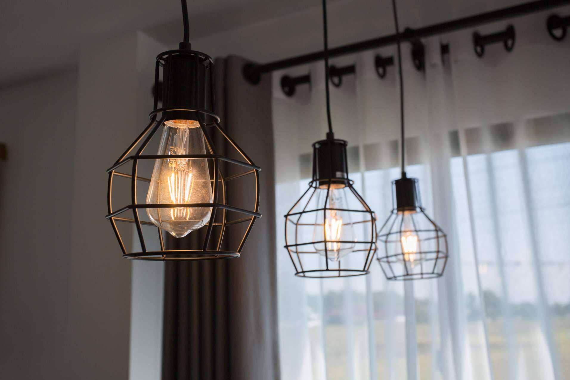 Ledeco Iluminación dispone de lámparas colgantes de diferentes estilos para decorar las estancias