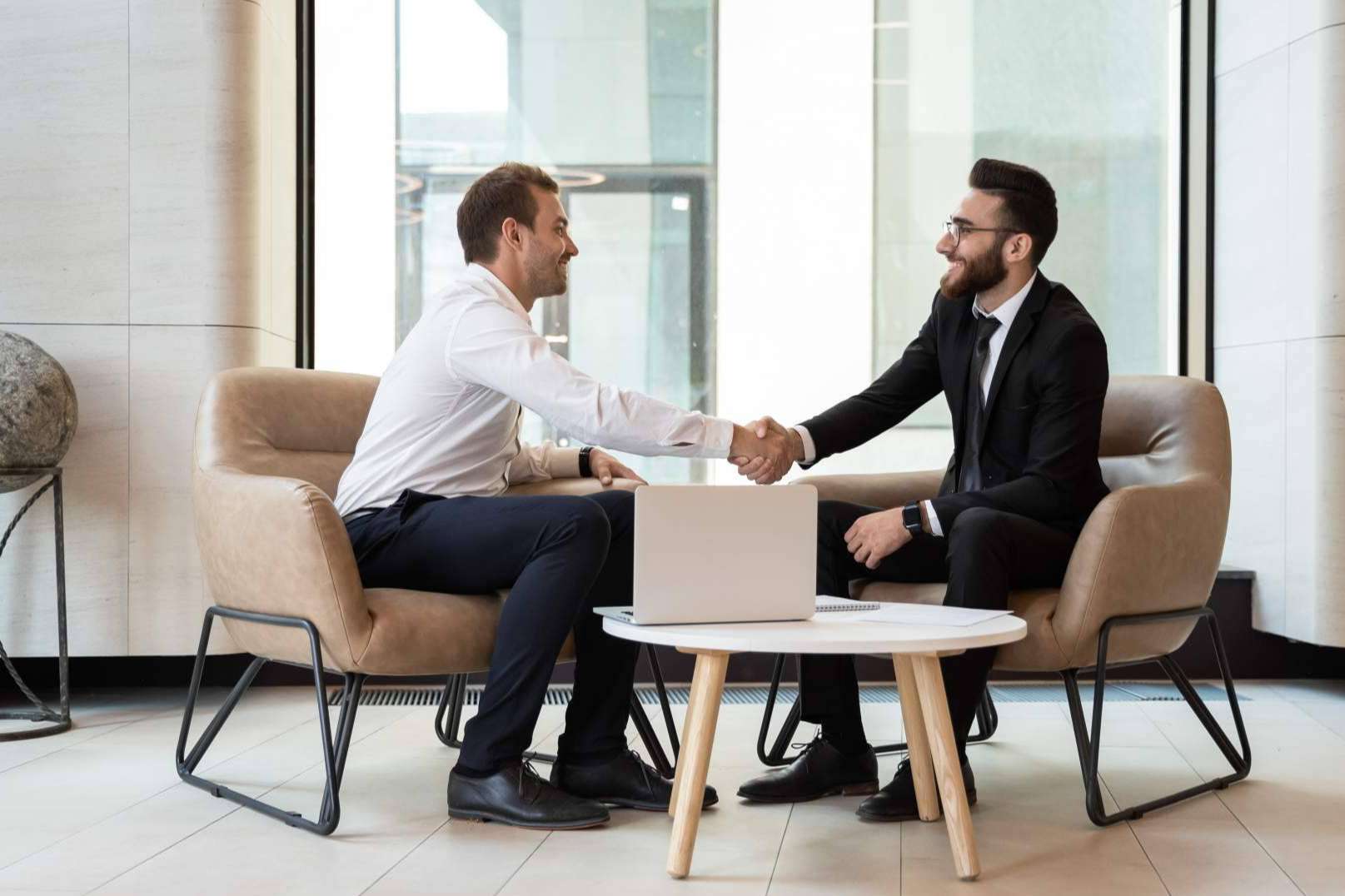 Ventajas y diferencias entre la gestoría online y la gestoría presencial, por Doiser