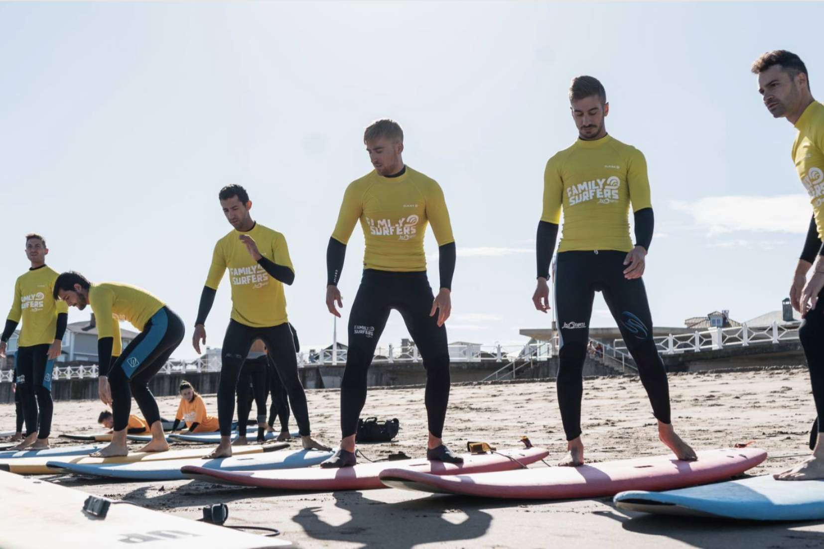 Aprender las principales técnicas de surf en el curso de iniciación de Family Surfers – Las Dunas