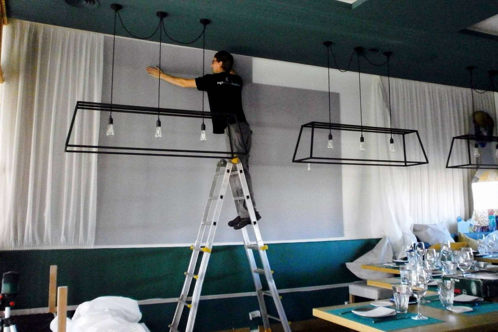 Incluir paneles acústicos decorativos para reducir el ruido en restaurantes y cafeterías con Acústica Decorativa