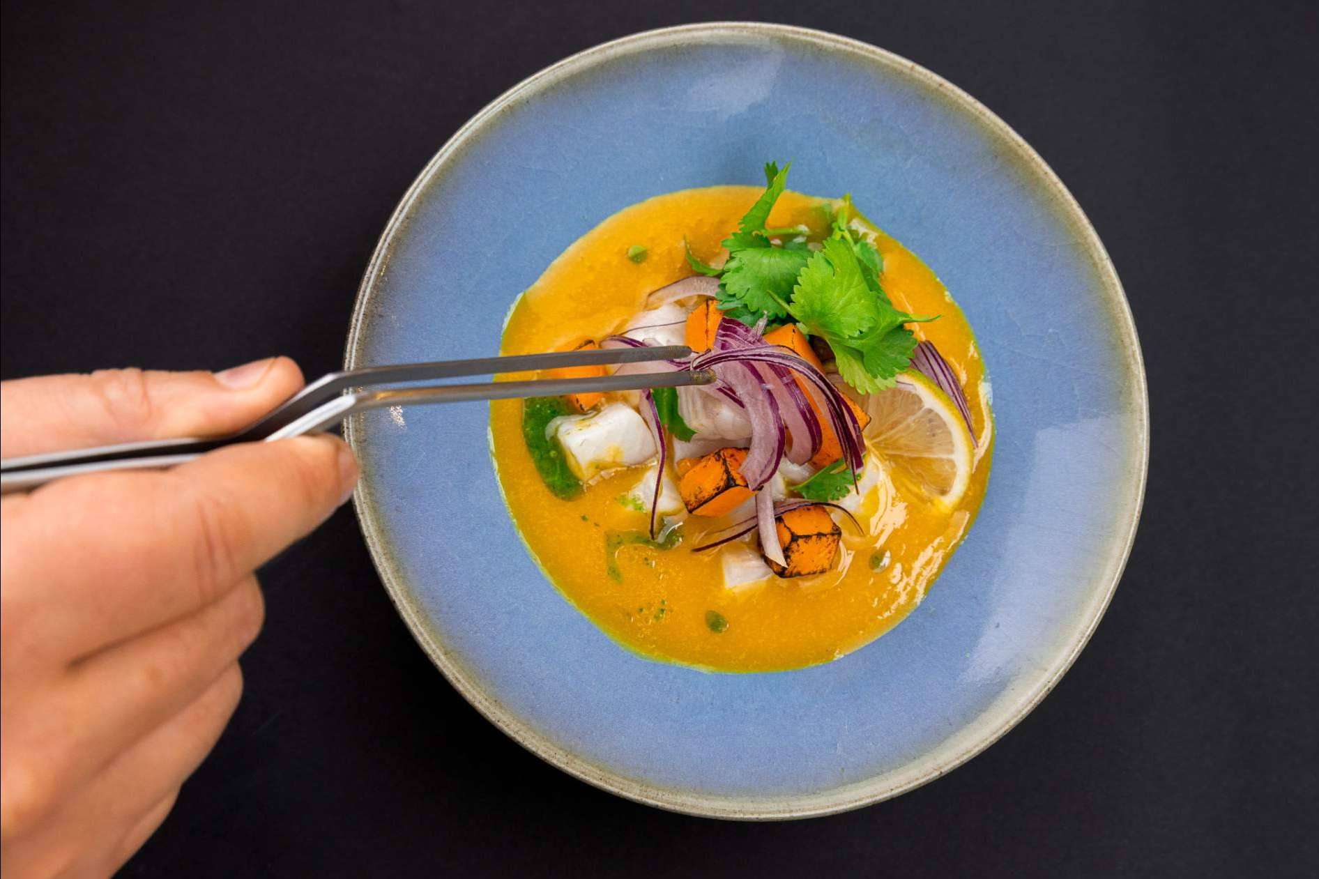 El Grupo Lamucca inaugura los cursos de cocina de En Bruto, su nuevo espacio gastro en Salesas
