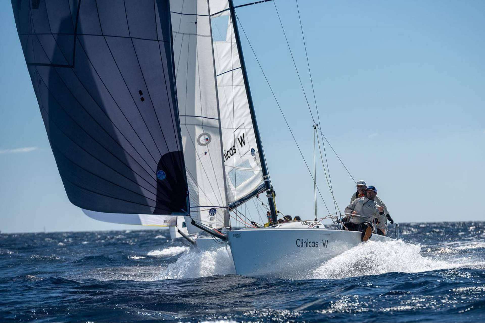 Clínicas W continúa en el podio de las Barcelona Winter Series de J70