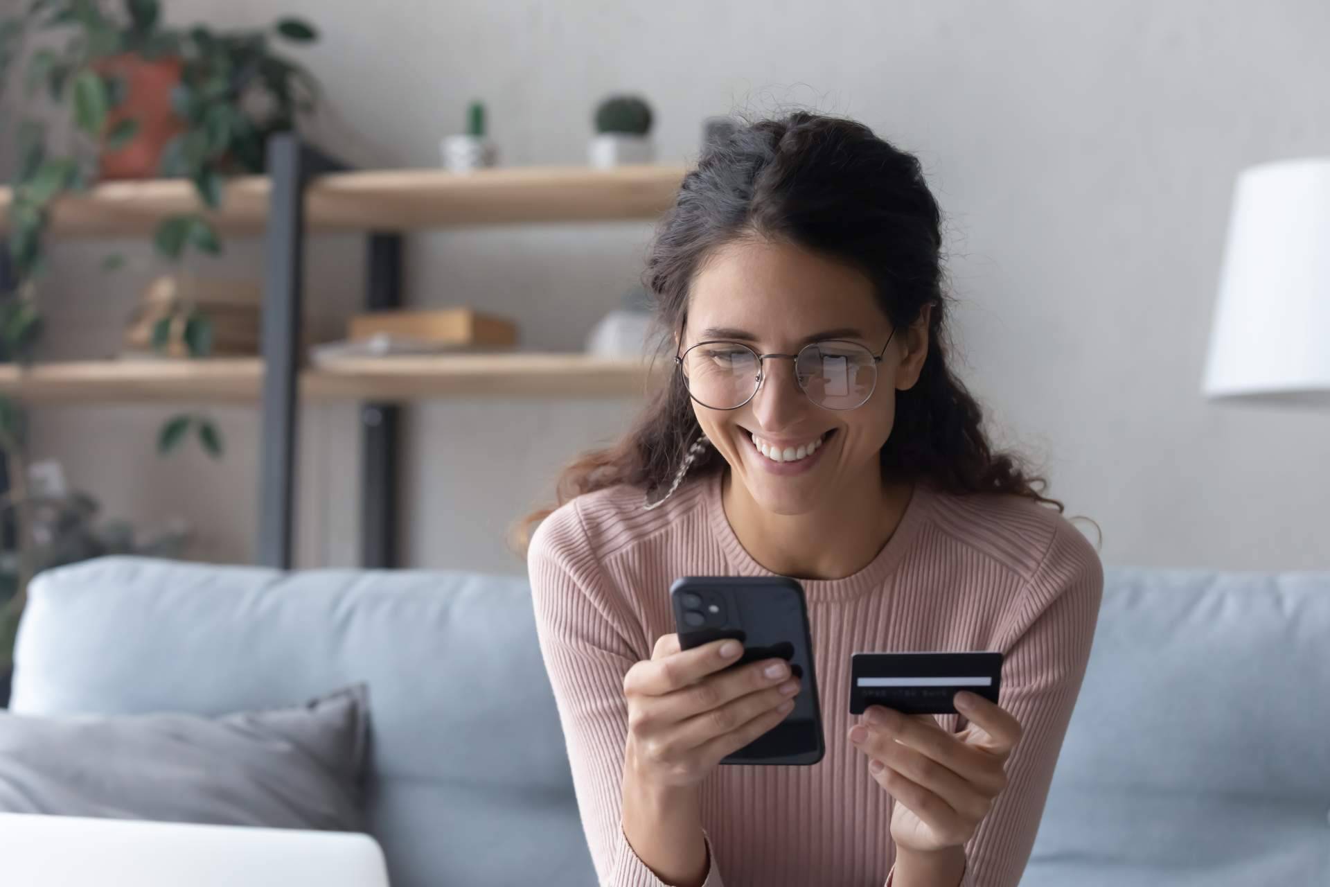 La plataforma Soydechollos comparte cada día promociones en zapatillas de marcas reconocidas