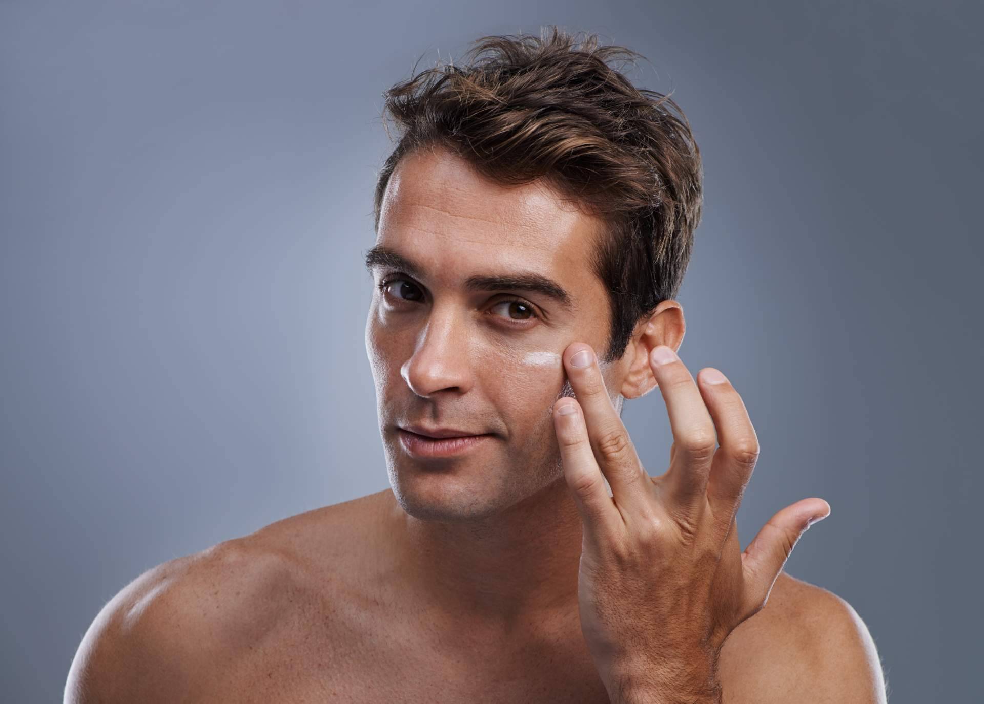 Productos cosméticos imprescindibles en la rutina de belleza para hombre